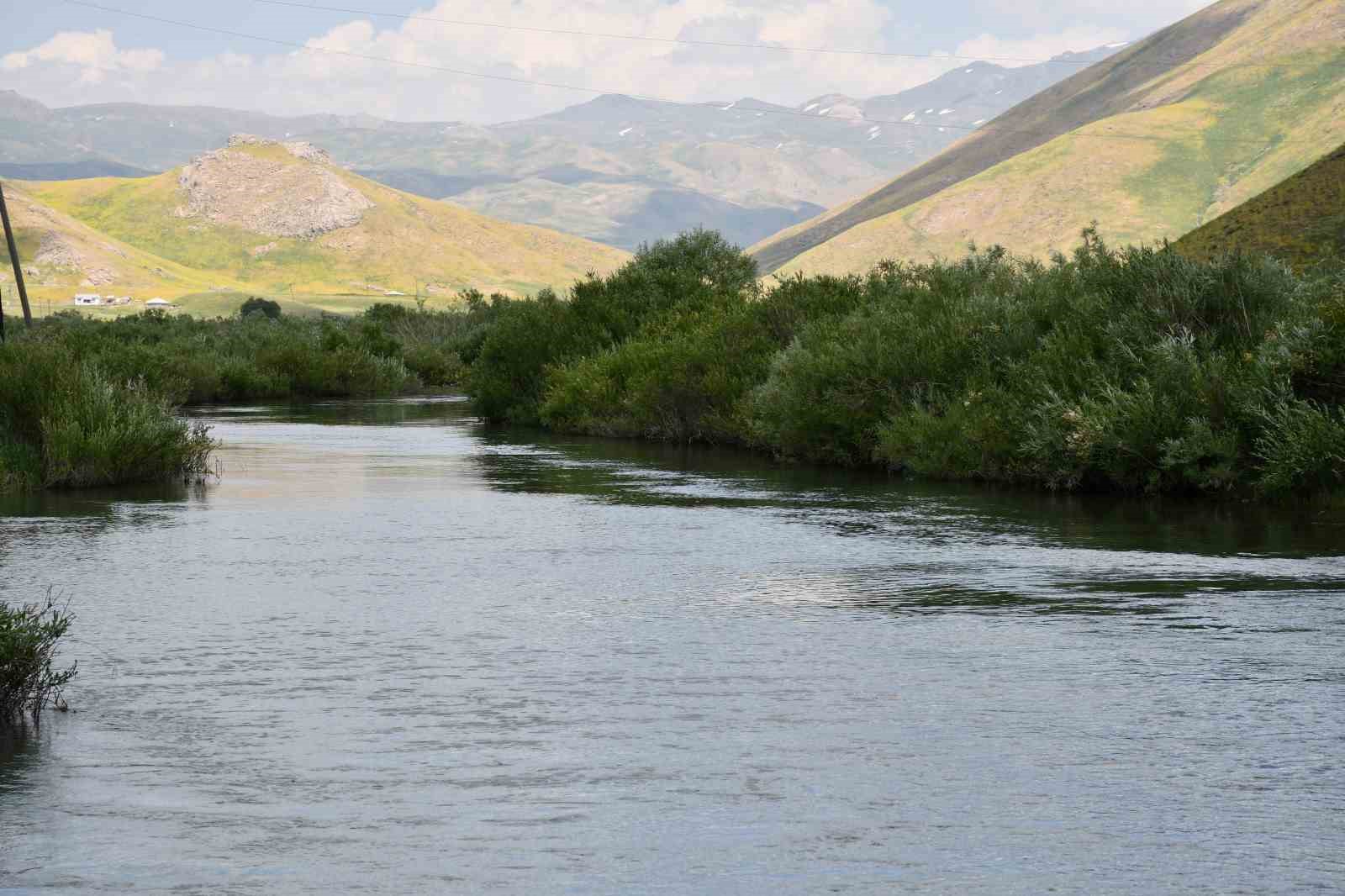 Şırnak’ta menderesler görsel şölen sundu