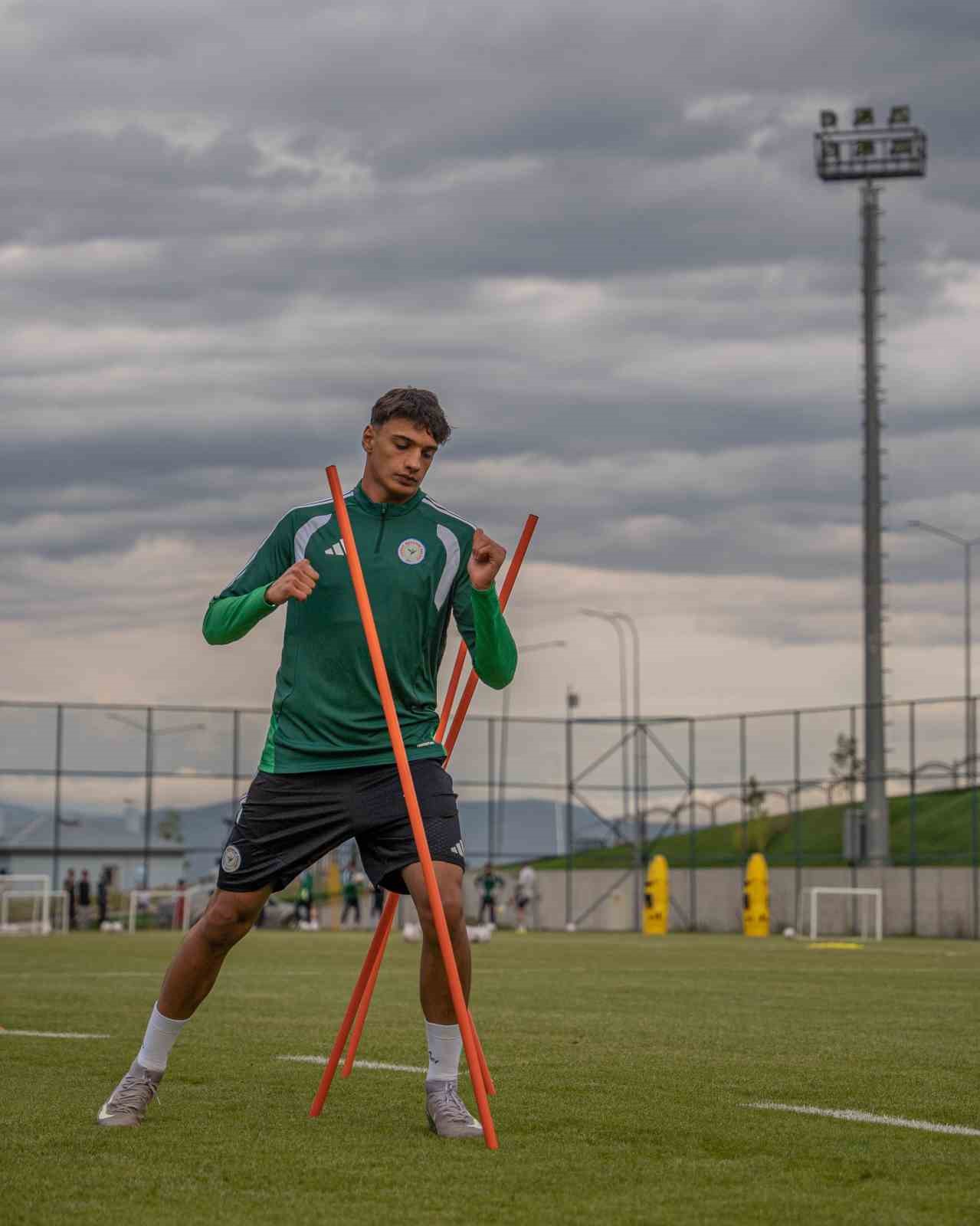 Çaykur Rizespor Başkanı Saruhan’dan Erzurum kampına ziyaret