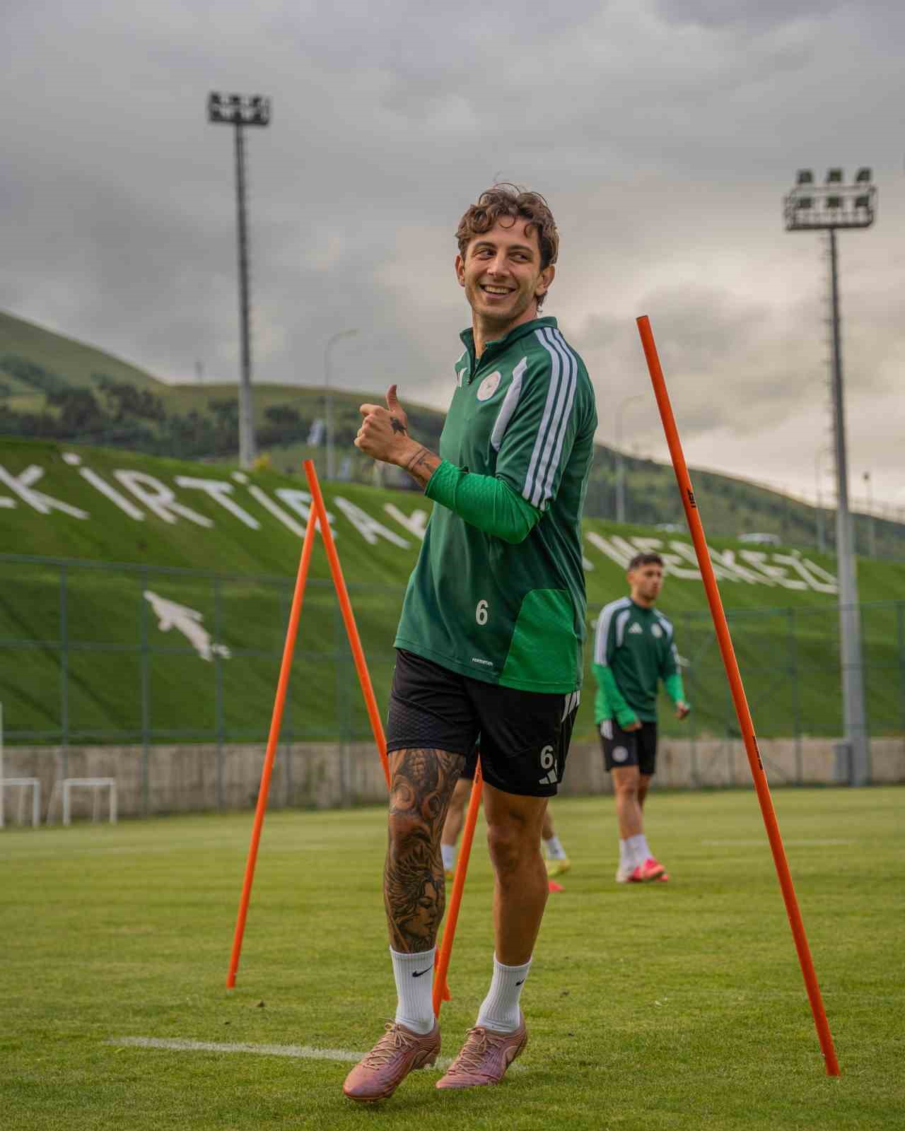 Çaykur Rizespor Başkanı Saruhan’dan Erzurum kampına ziyaret