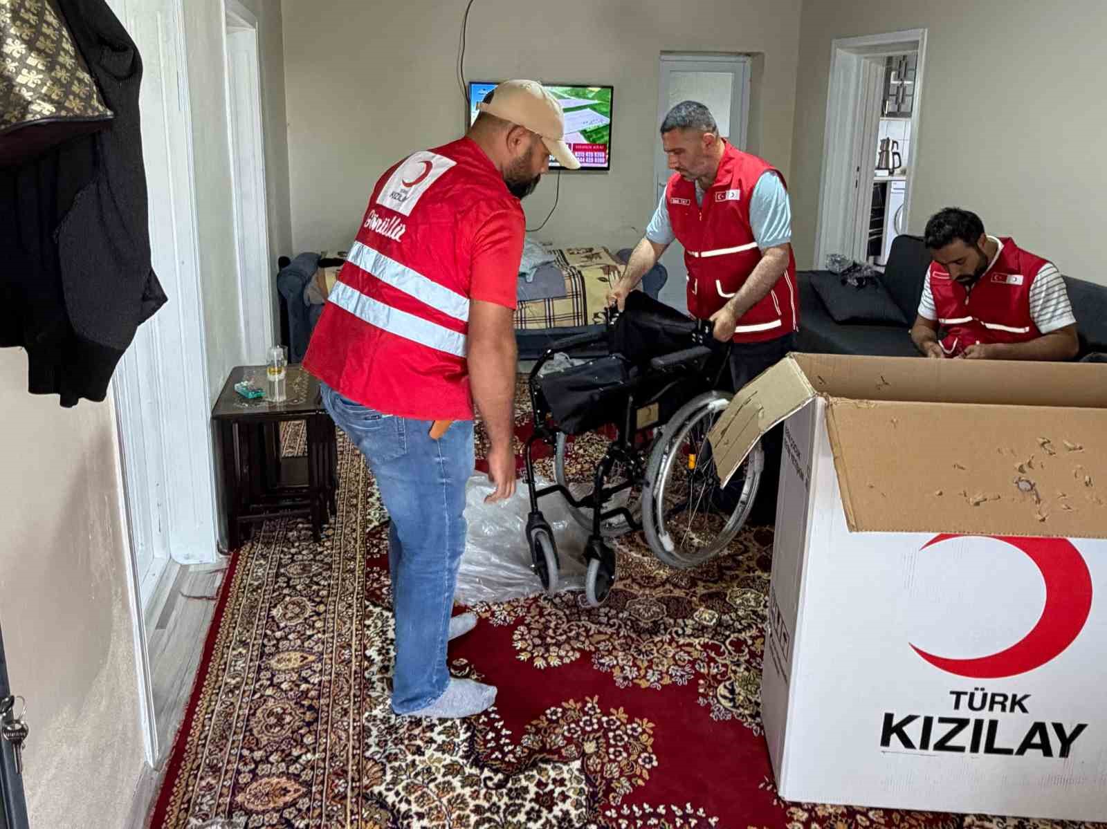 Muradiye Kızılay’ı engelleri kaldırmaya devam ediyor