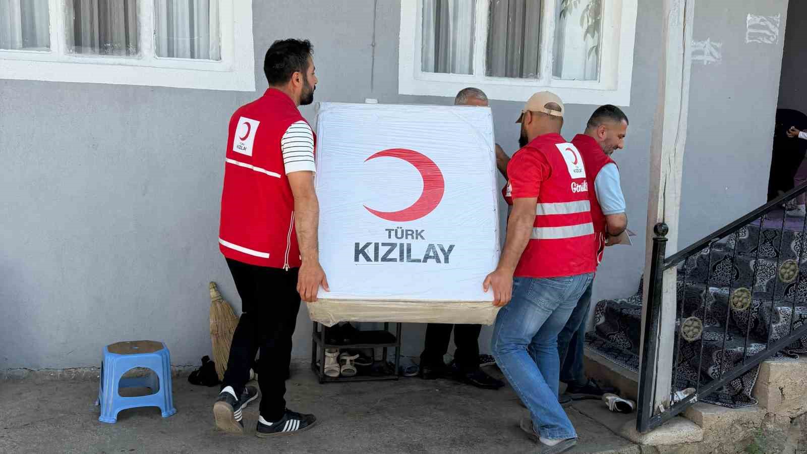 Muradiye Kızılay’ı engelleri kaldırmaya devam ediyor