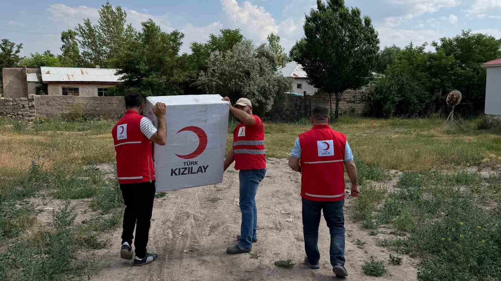 Muradiye Kızılay’ı engelleri kaldırmaya devam ediyor