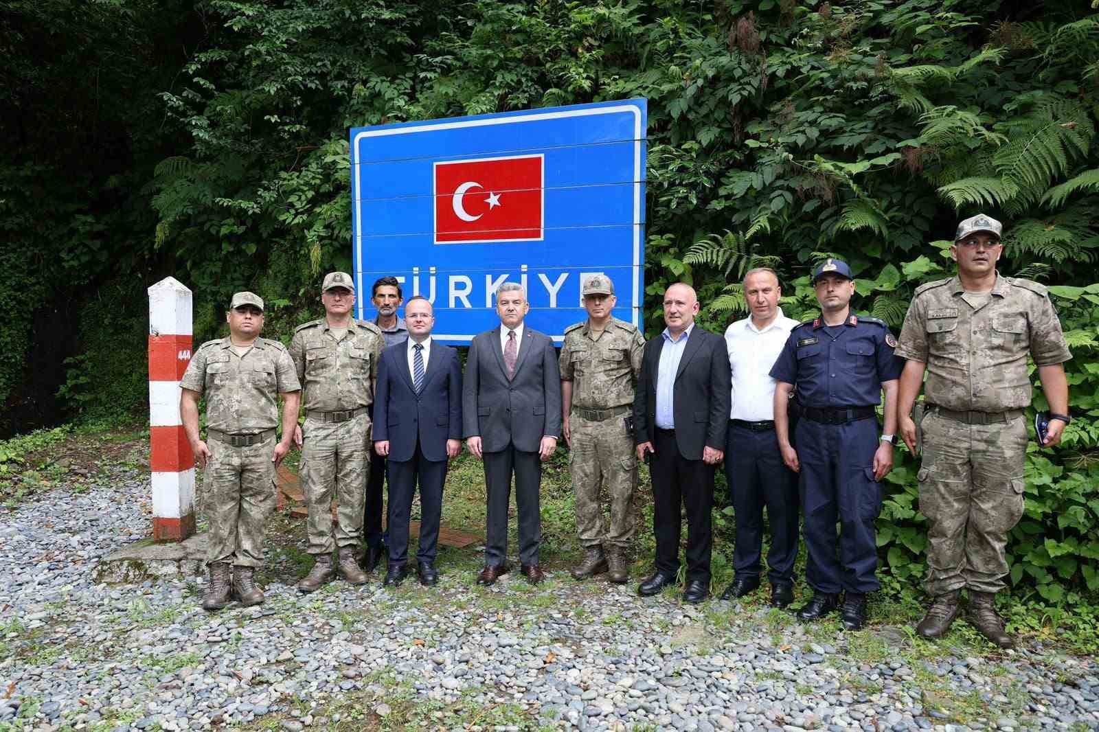 Artvin Valisi Ergün’den Gürcistan sınır karakollarında denetim