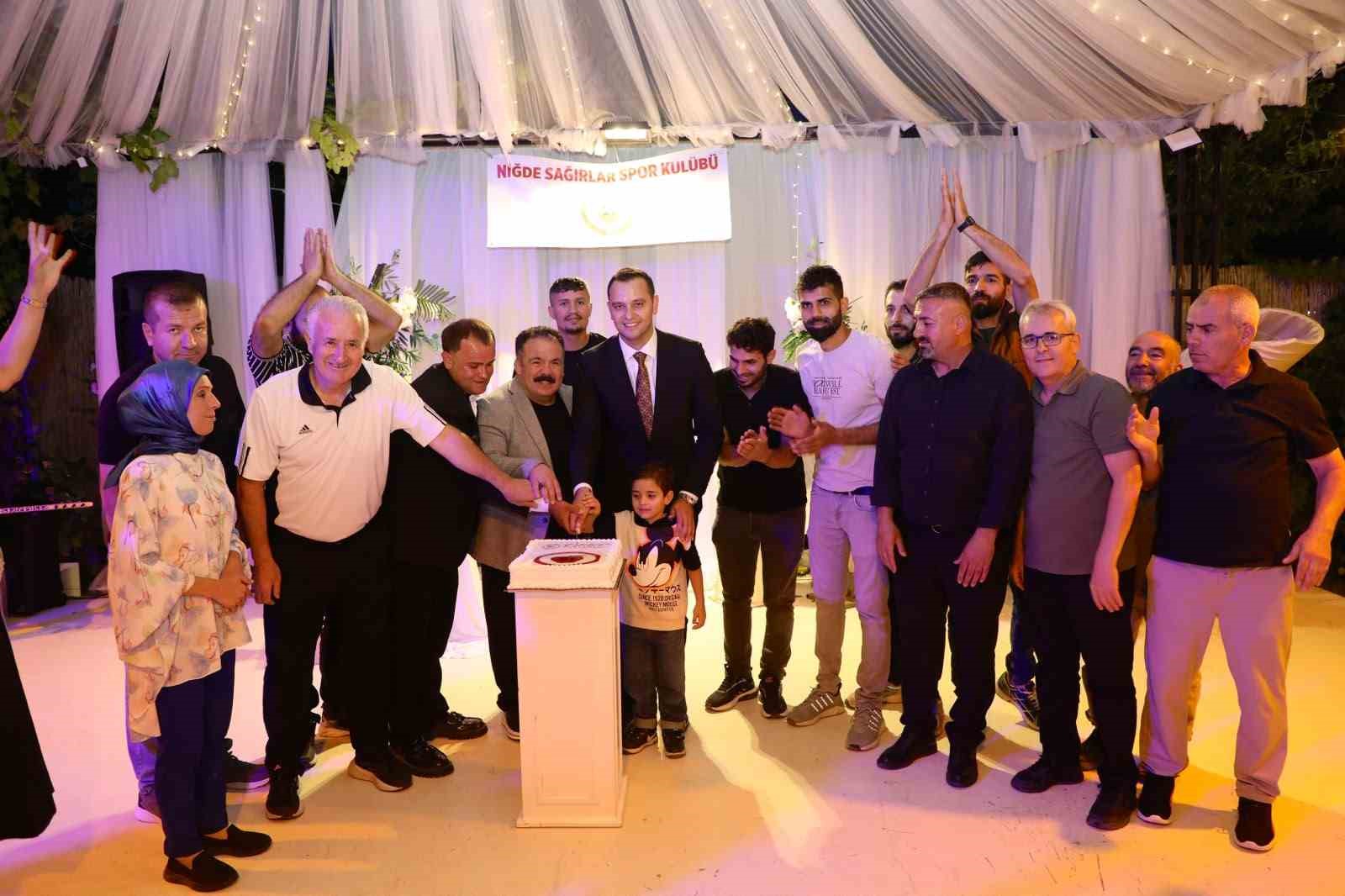 Niğde Sağırlar Spor Kulübü, Süper Lig’e yükselmeyi kutladı