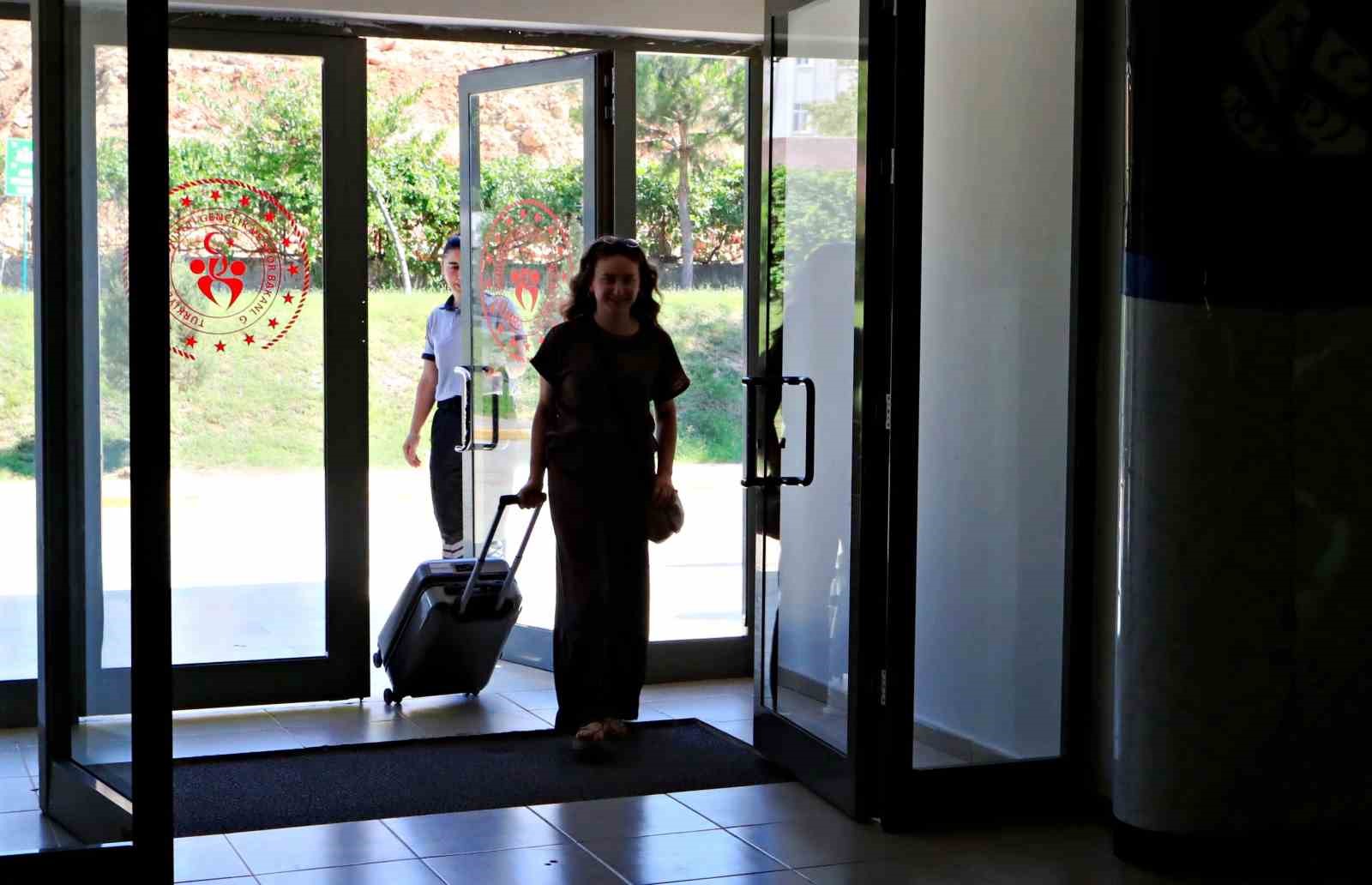 Antalya’nın 5 yıldızlı otelleri aratmayan yurtlarında tatil için rekor başvuru