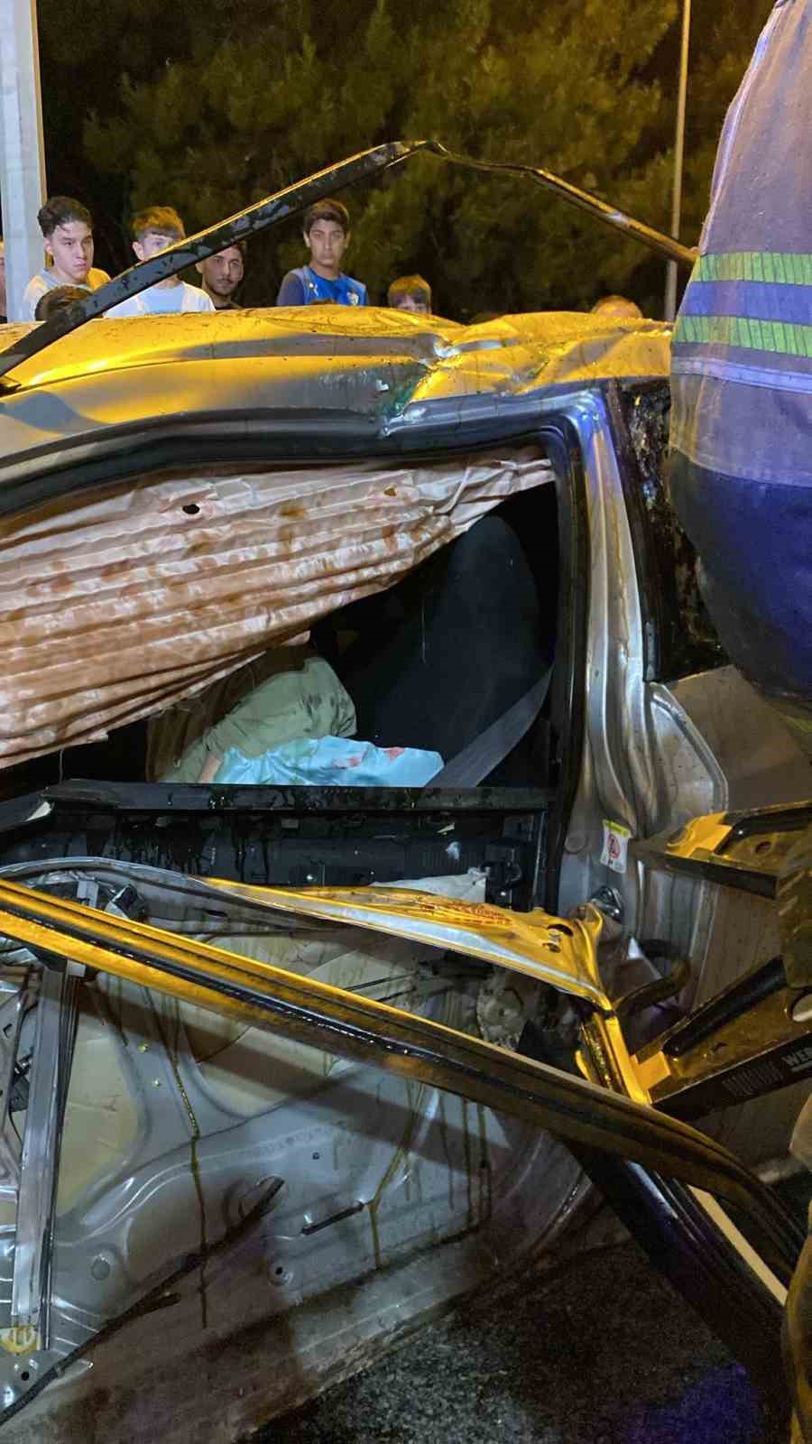 Bursa’da otomobil bariyerlere çarpıp böyle takla attı...Feci kaza kask kamerasında