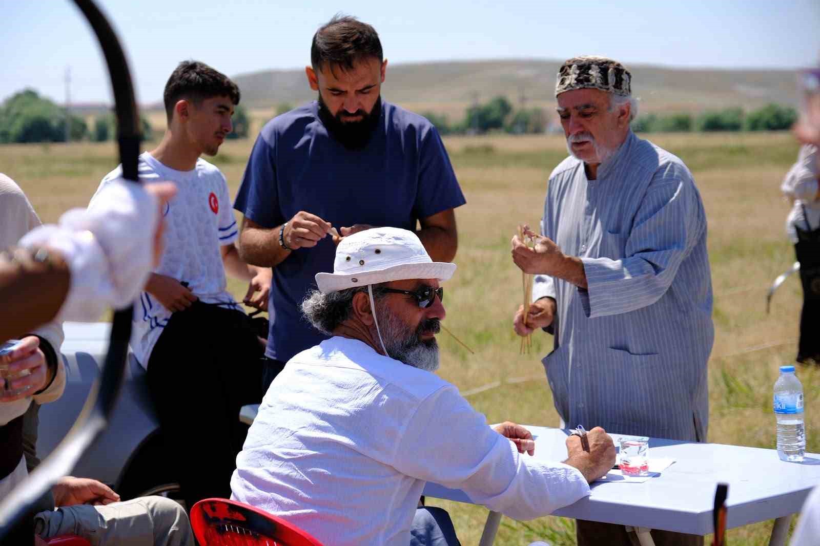 Geleneksel Türk Okçuluğu Toyu’nda 651 metre ile Türkiye rekoru kırıldı