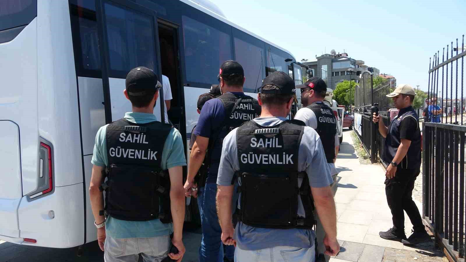 Gökçeada’da yasa dışı yollarla yurt dışına çıkmaya hazırlanan 6 FETÖ şüphelisi yakalandı