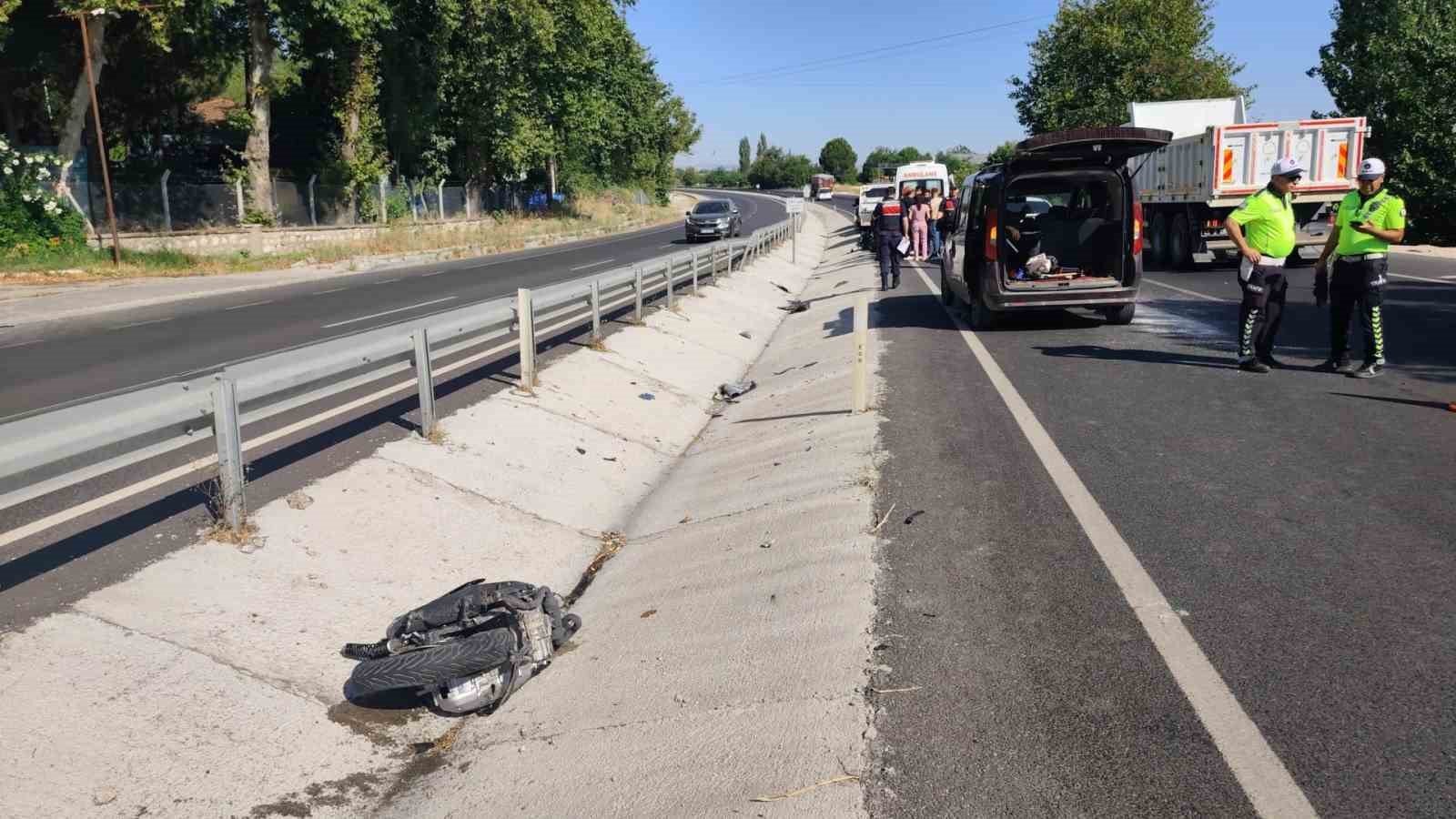 Kazaya karışan hemşire çift, hayat için seferber oldu