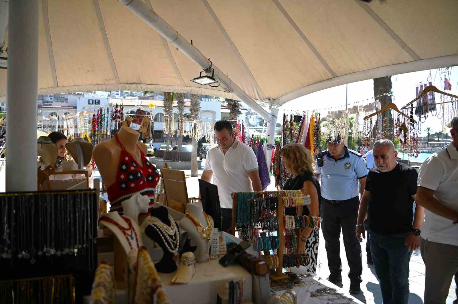 Başkan Vekili Demirtaş’tan Kuşadası’nda proje ve esnaf mesaisi
