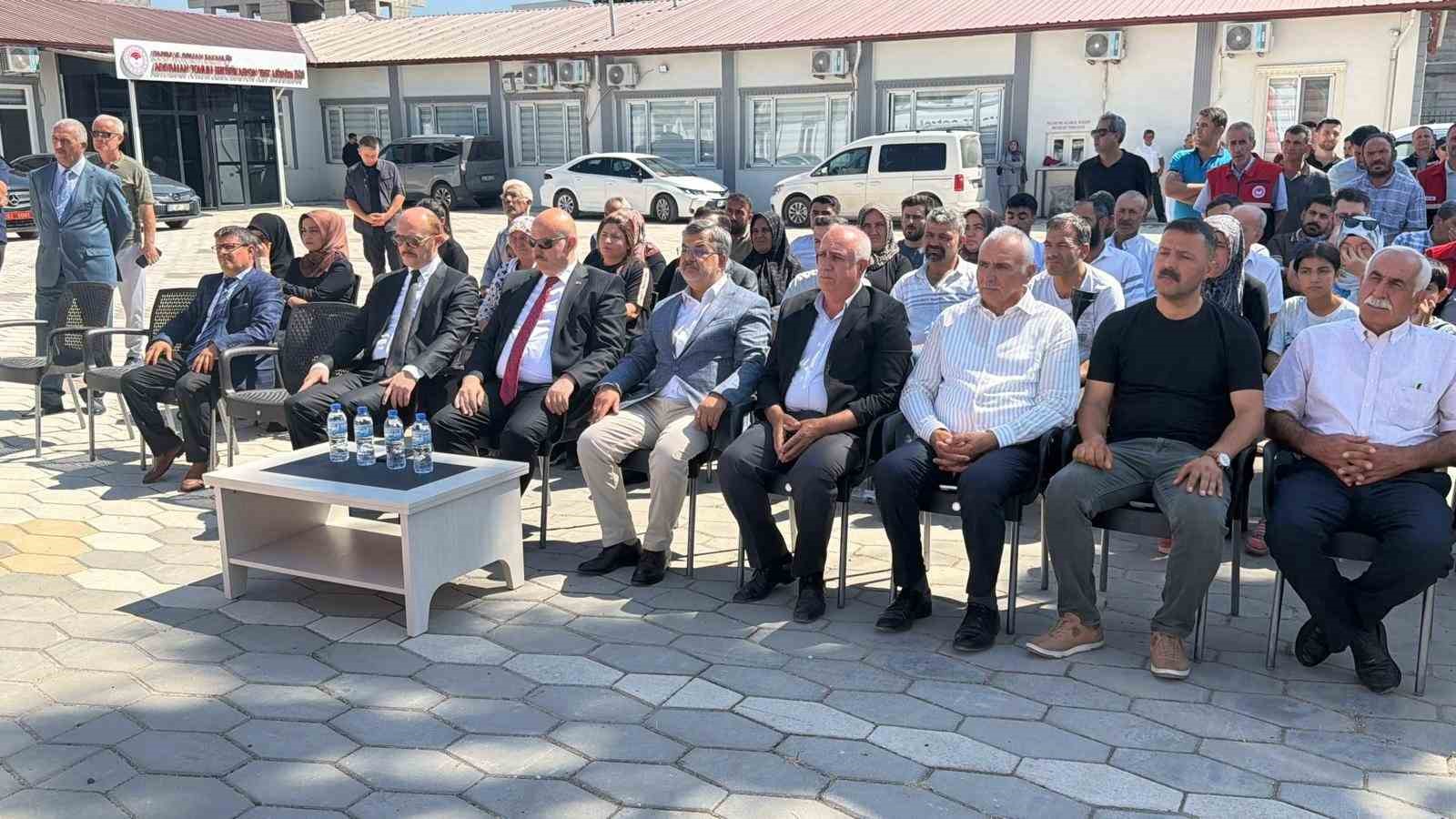 Adıyaman’da süt sağım makineleri üreticilere dağıtıldı