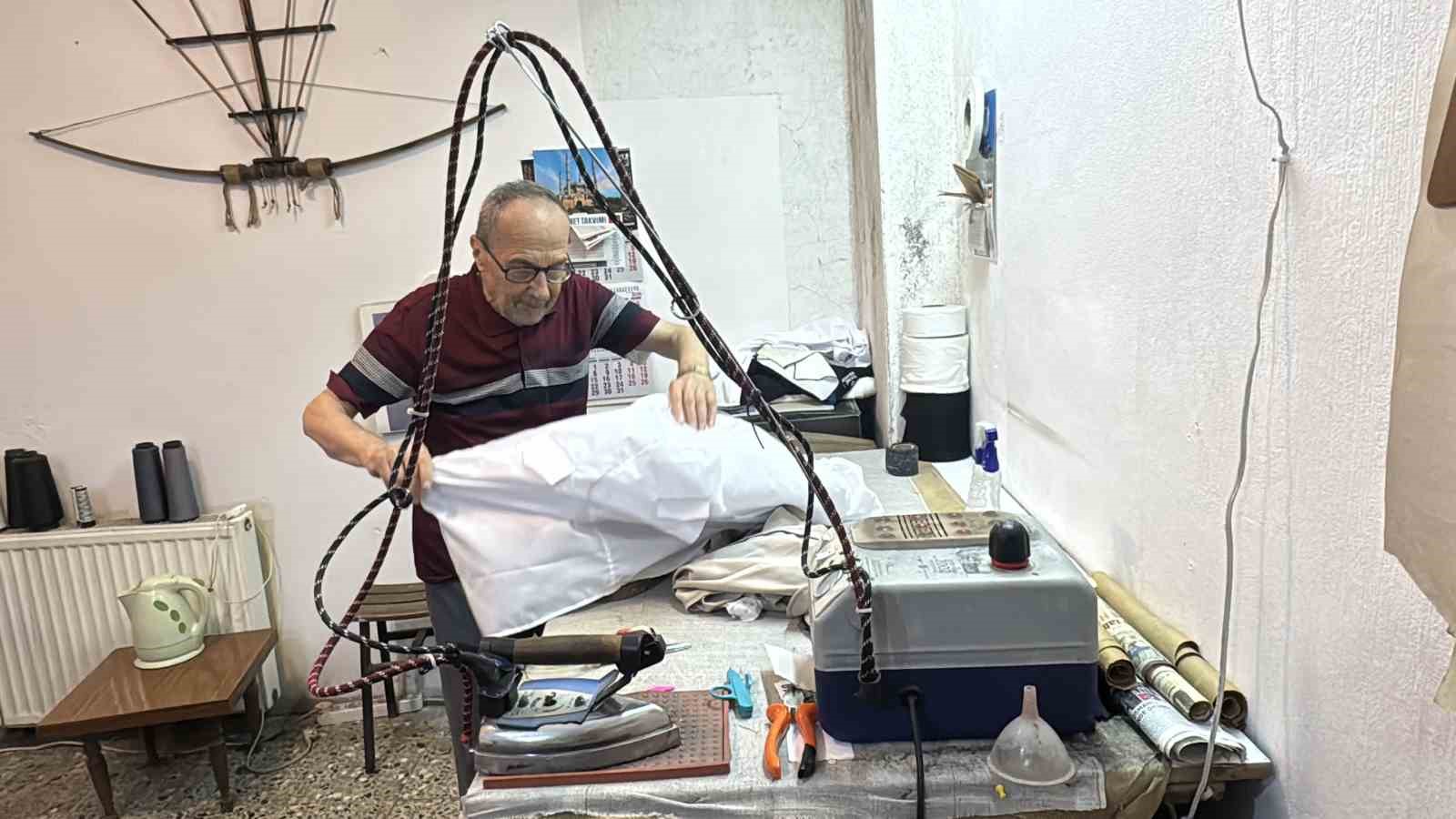 Çocuk yaşta başladı, 61 yıldır iğne ipliği elinden bırakmadı