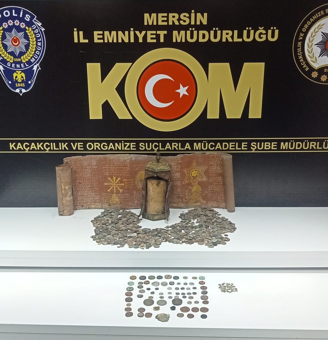 Duvar saatlerinden 48 kilodan fazla uyuşturucu çıktı: 4 tutuklama