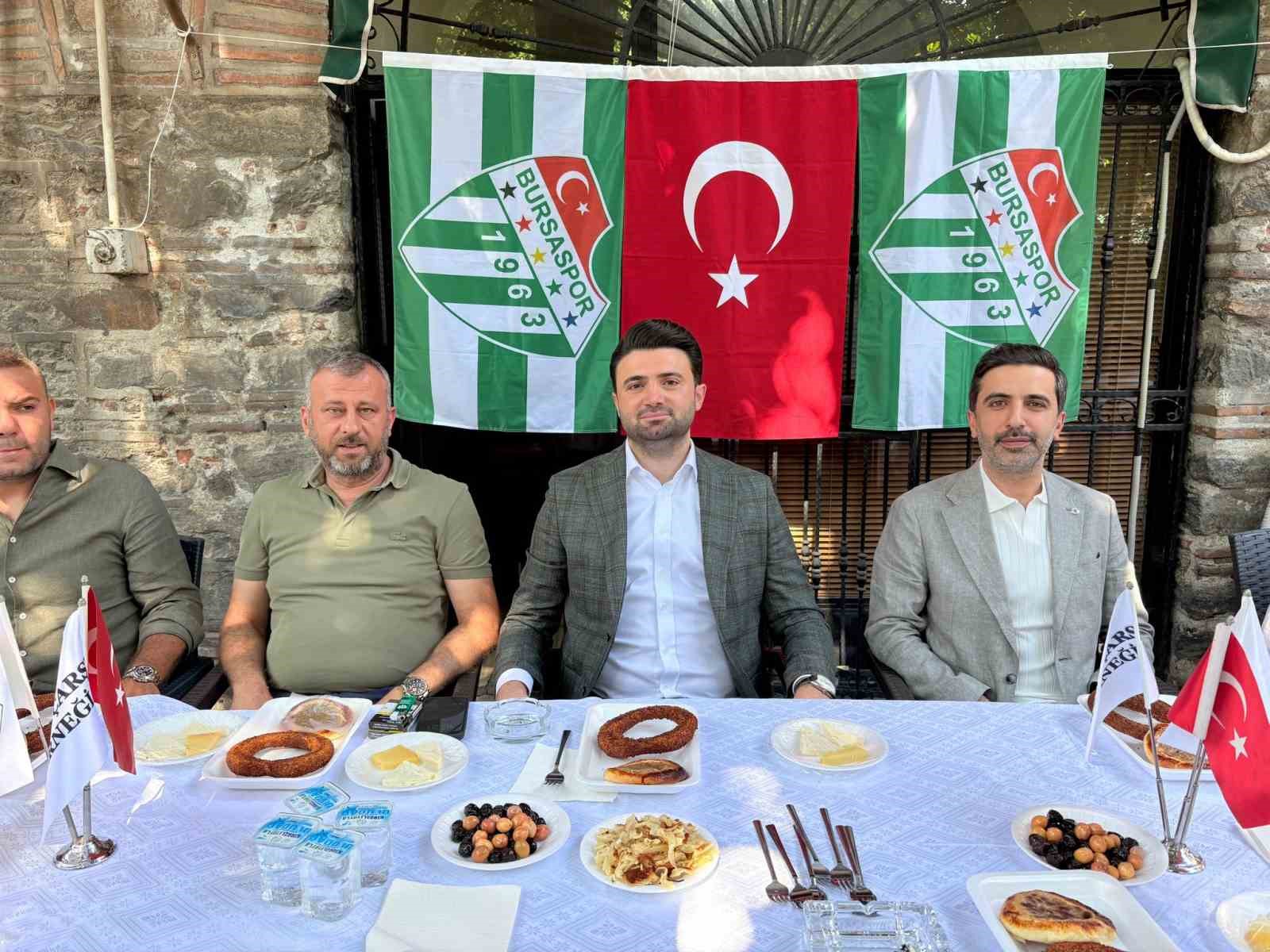 Bursaspor Başkanı Enes Çelik Kapalı Çarşı’da esnafla buluştu