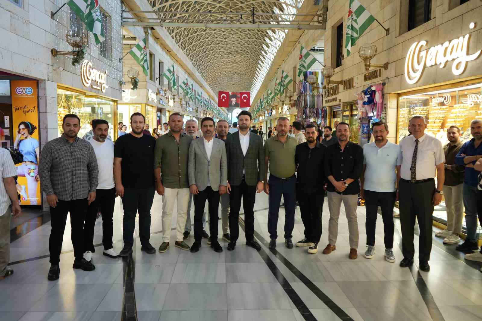 Bursaspor Başkanı Enes Çelik Kapalı Çarşı’da esnafla buluştu