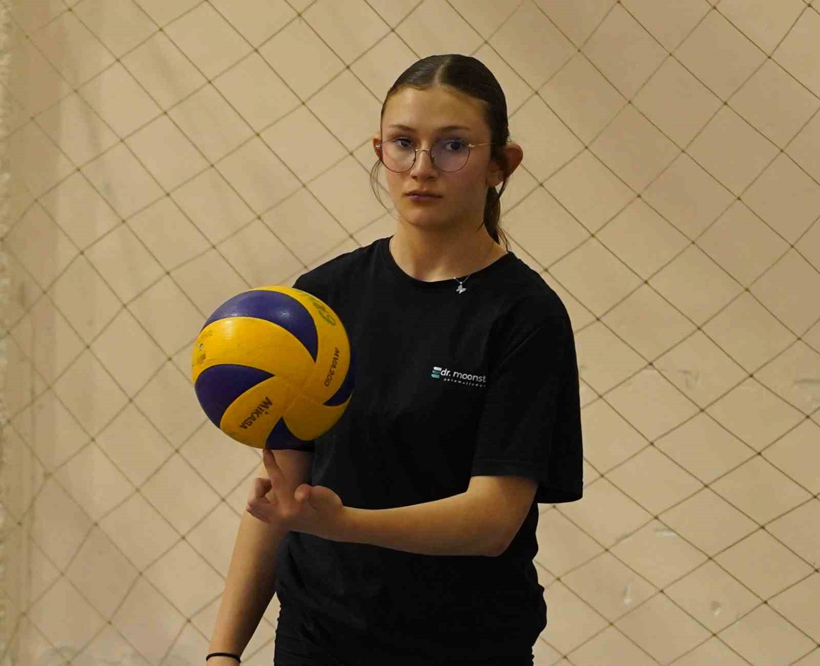Rize’nin genç voleybolcuları, gözünü Anadolu Yıldızlar Ligi kupasına dikti