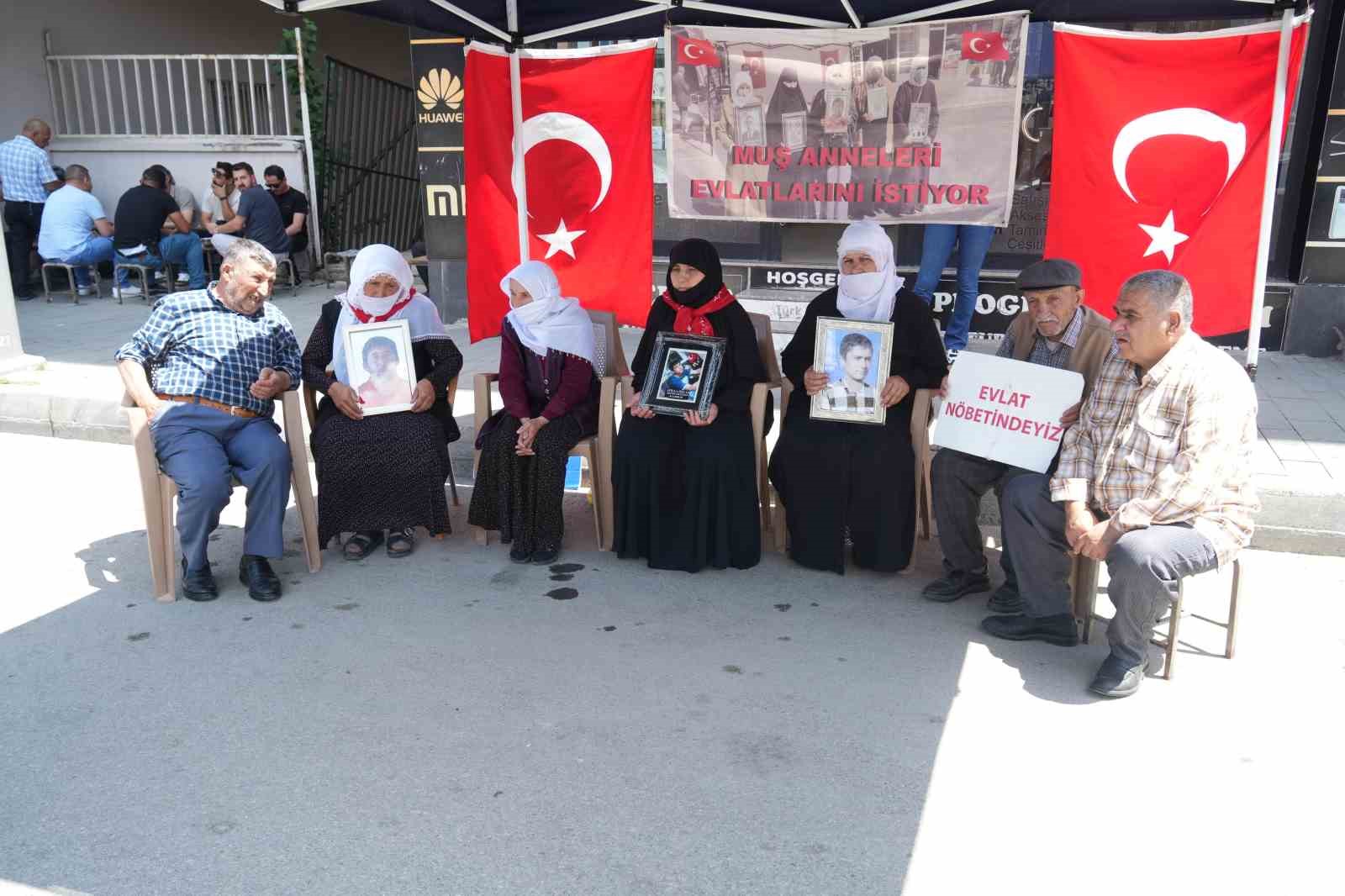 Muşlu ailelerin evlat nöbeti devam ediyor