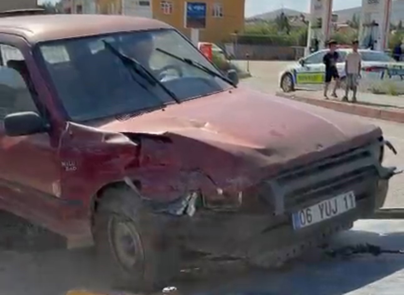 Yüksekova’da iki ayrı kazada 8 kişi yaralandı