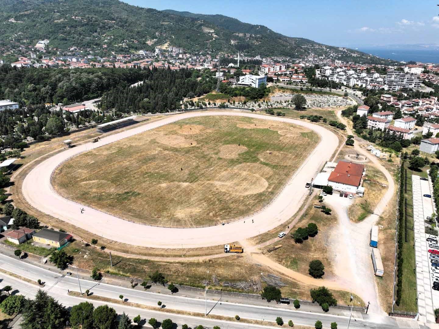 Kocaeli’de Gölcük Rahvan At Tesisi yarışlar öncesi bakıma alındı
