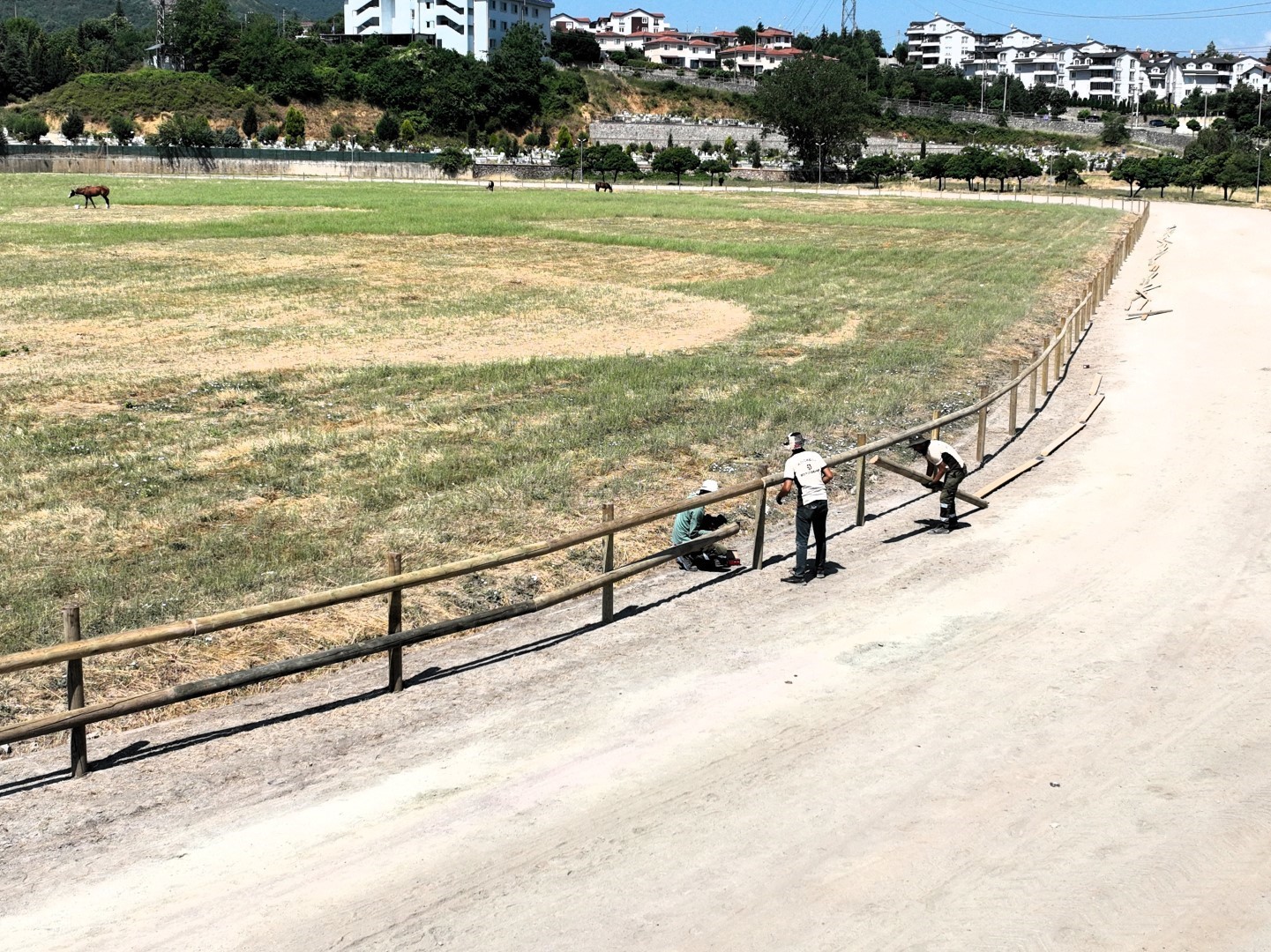 Kocaeli’de Gölcük Rahvan At Tesisi yarışlar öncesi bakıma alındı
