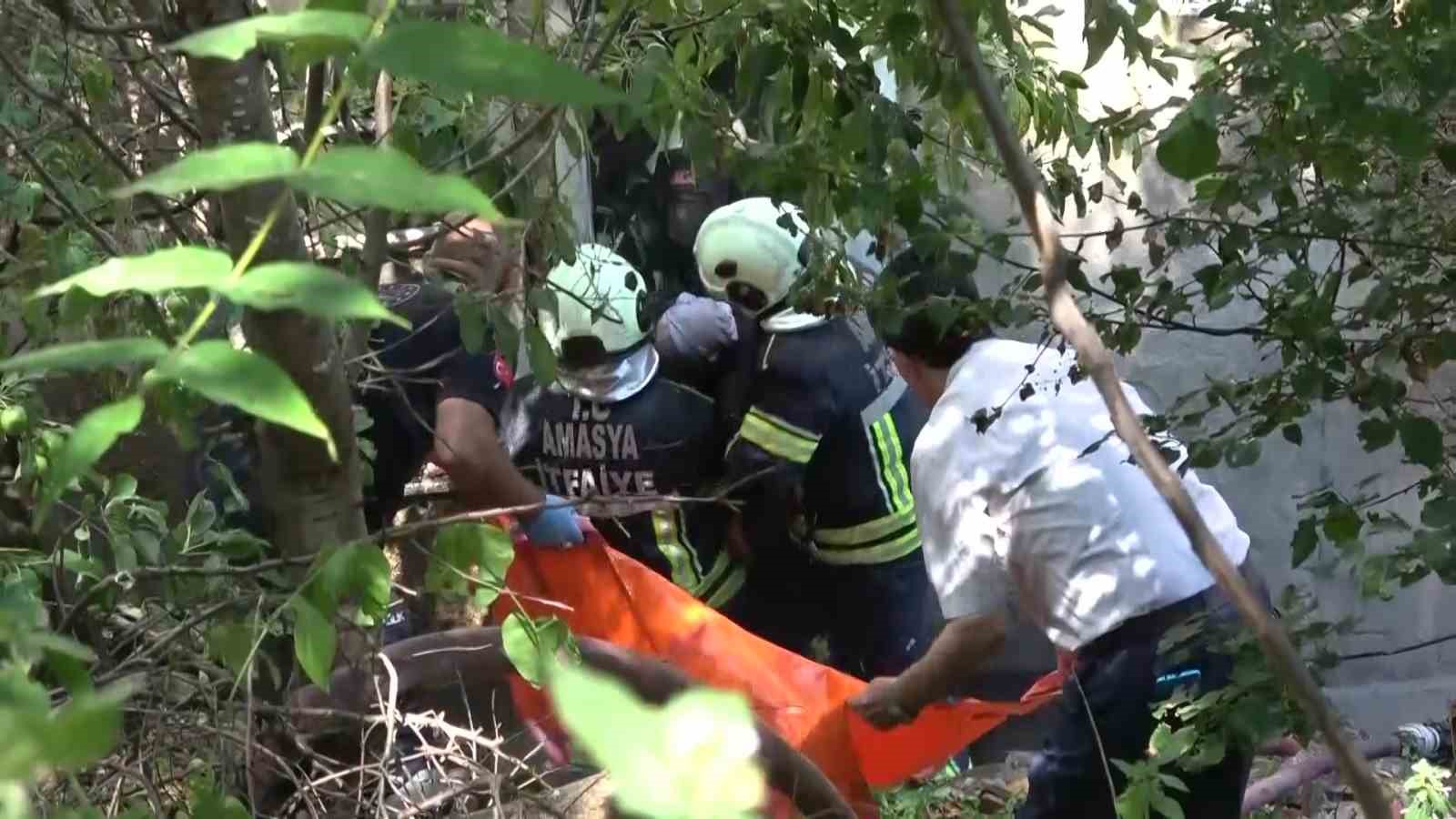 Elmas nineyi yangından itfaiyeciler kurtardı