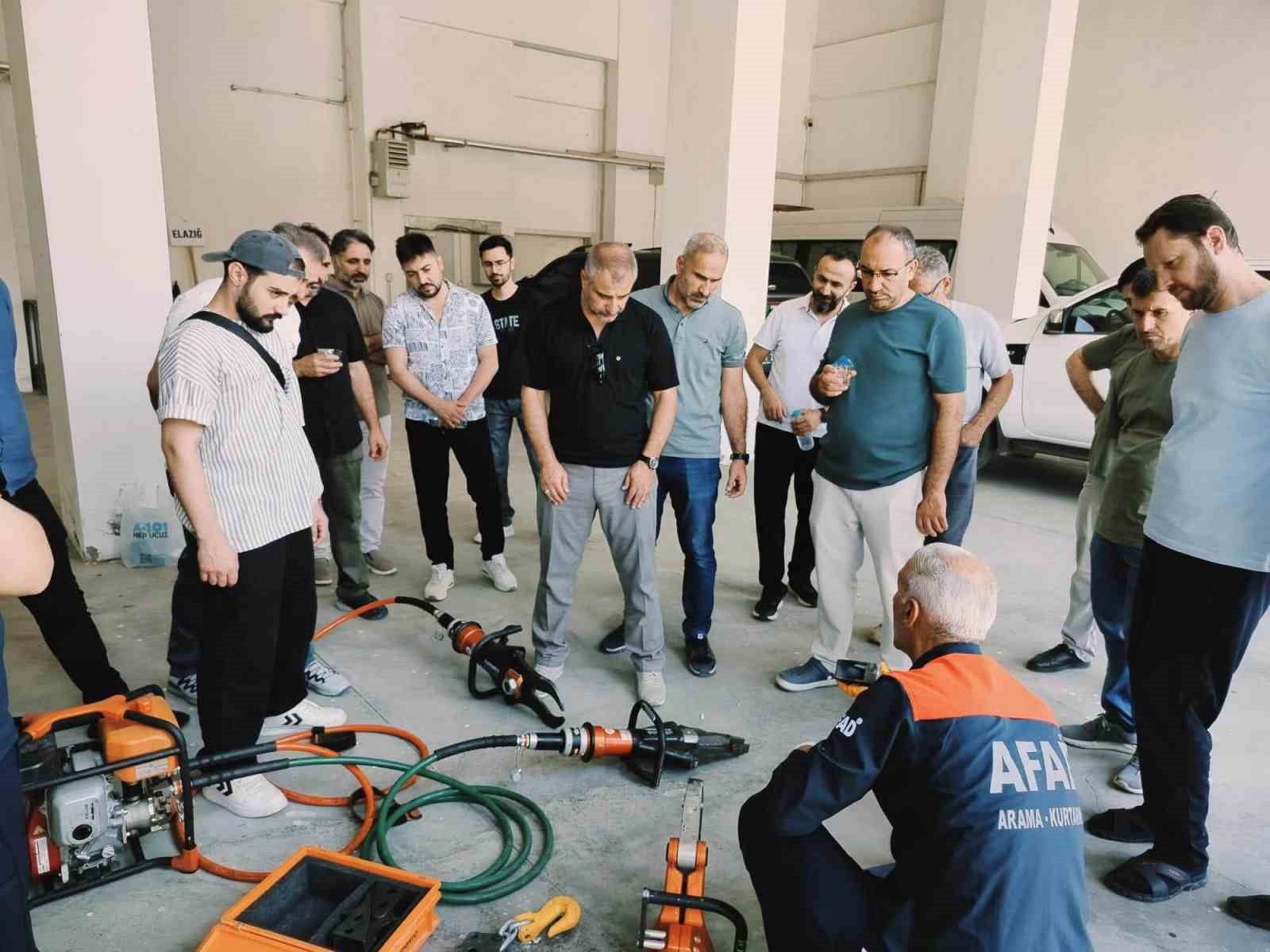 Elazığ’da enkazda arama kurtarma eğitimleri