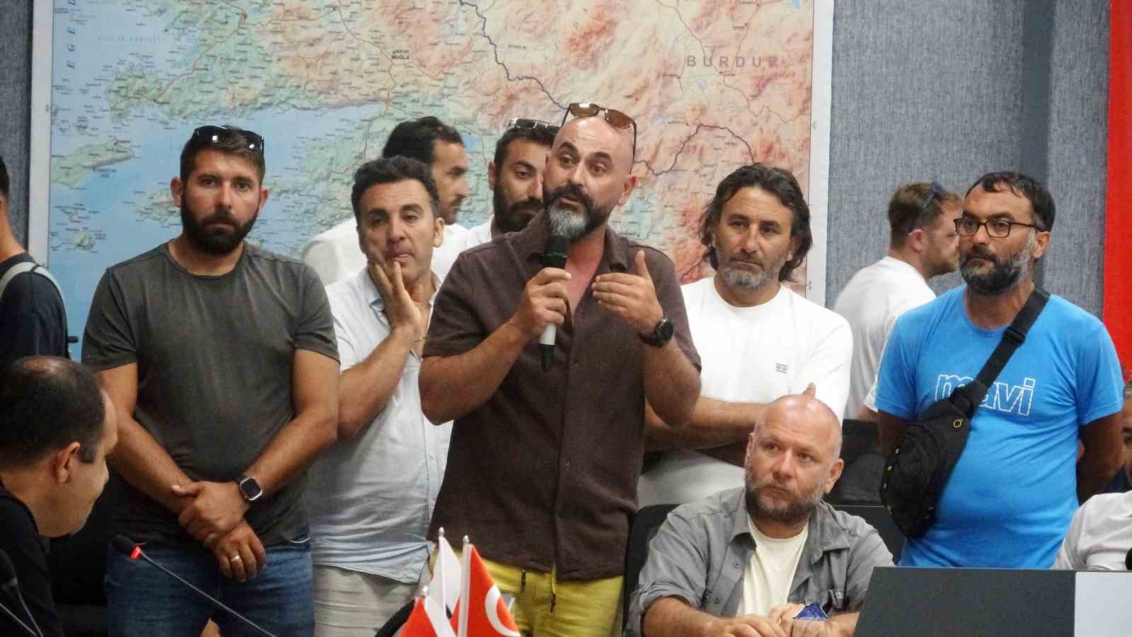 Paraşütçüler taleplerini iletti