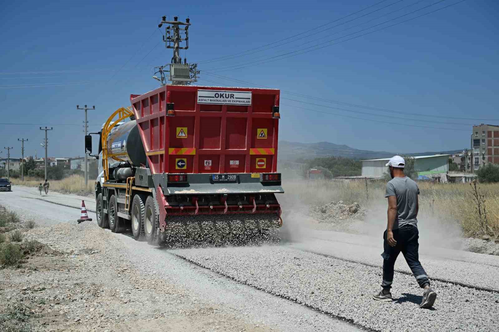 Altyapısı tamamlanan yollar asfaltlanıyor