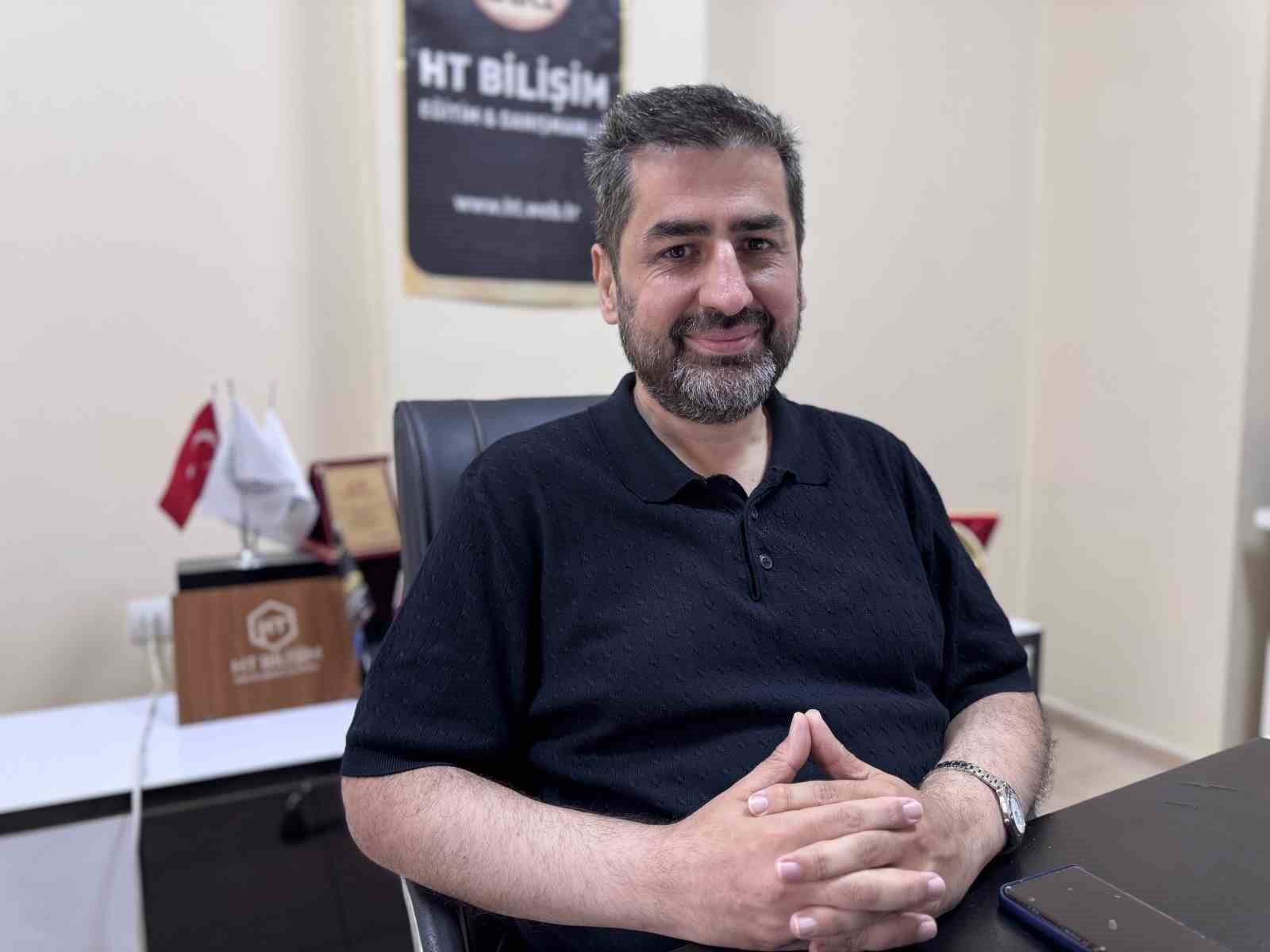 Bilişim uzmanı: 
