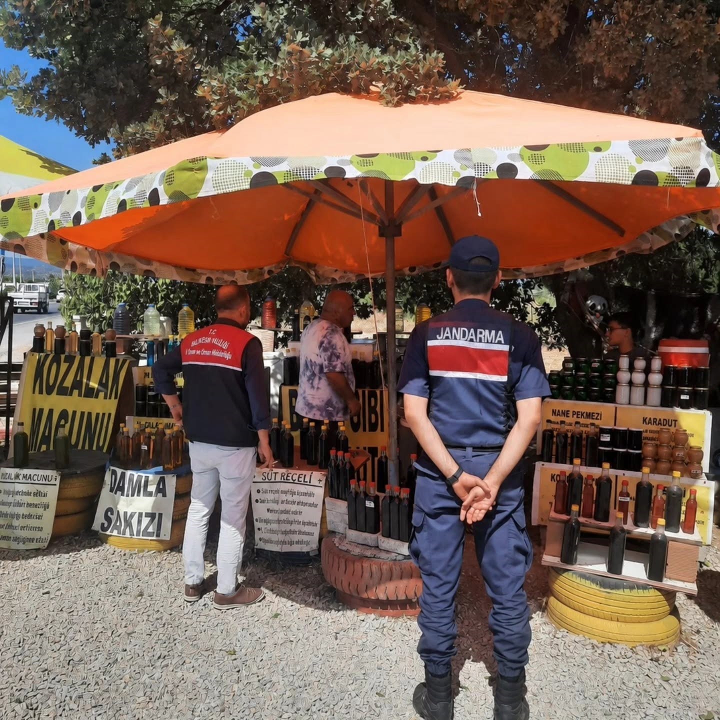 Edremit’te yol kenarındaki gıda satışlarına jandarma destekli sıkı denetim