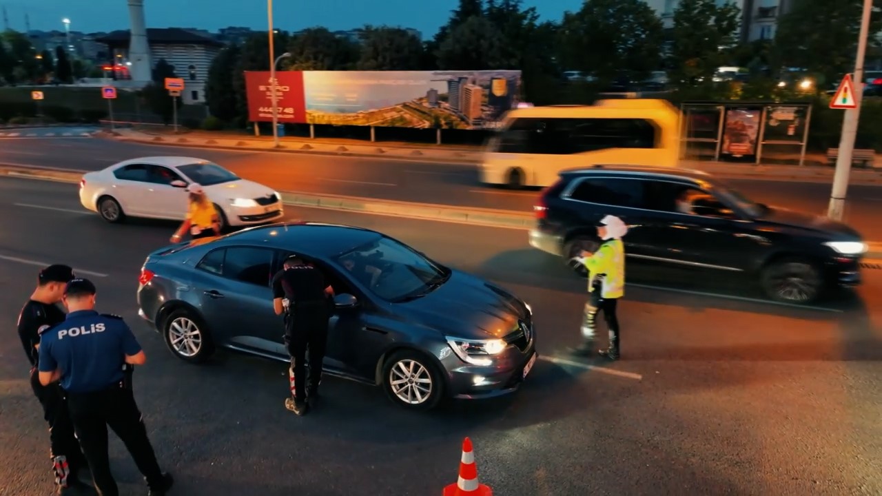 Başakşehir’de dron destekli denetimlerde 248 sürücüye 613 bin lira ceza kesildi
