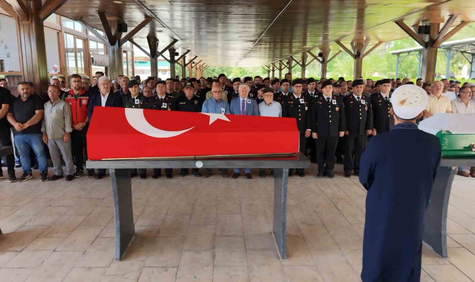 Kıbrıs Gazisi askeri törenle son yolculuğuna uğurlandı