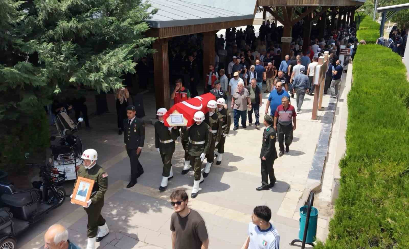 Kıbrıs Gazisi askeri törenle son yolculuğuna uğurlandı