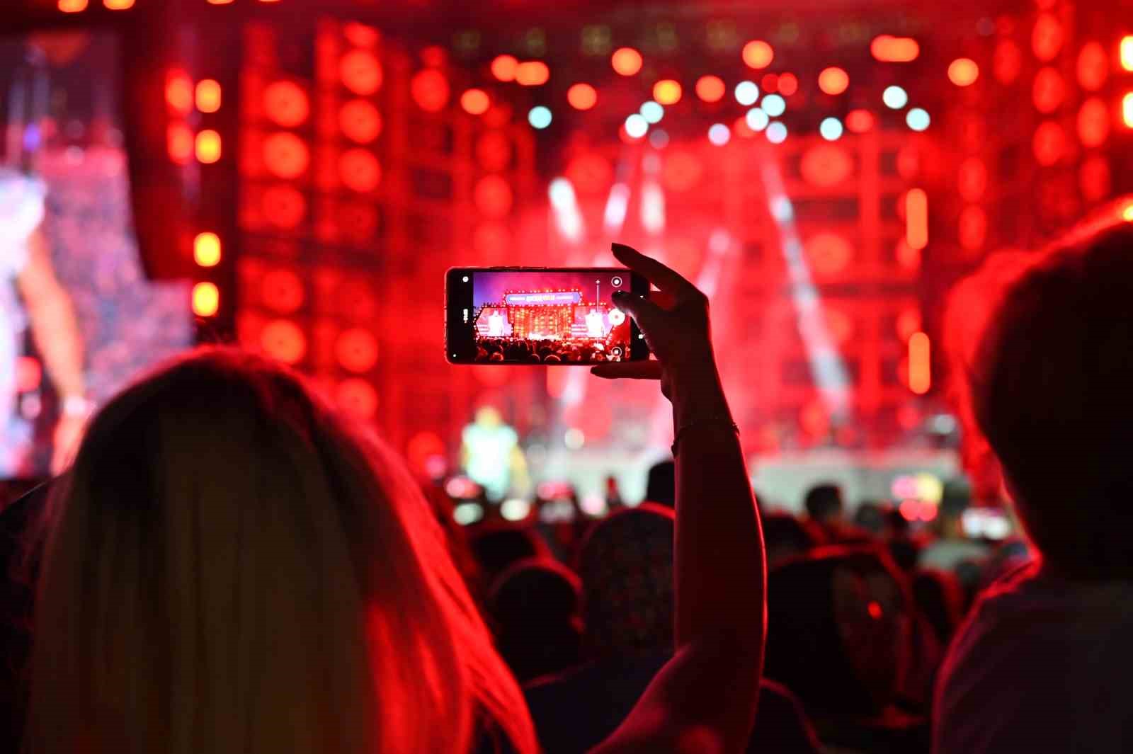 Sefo, festivalde müzikseverlere unutulmaz anlar yaşattı