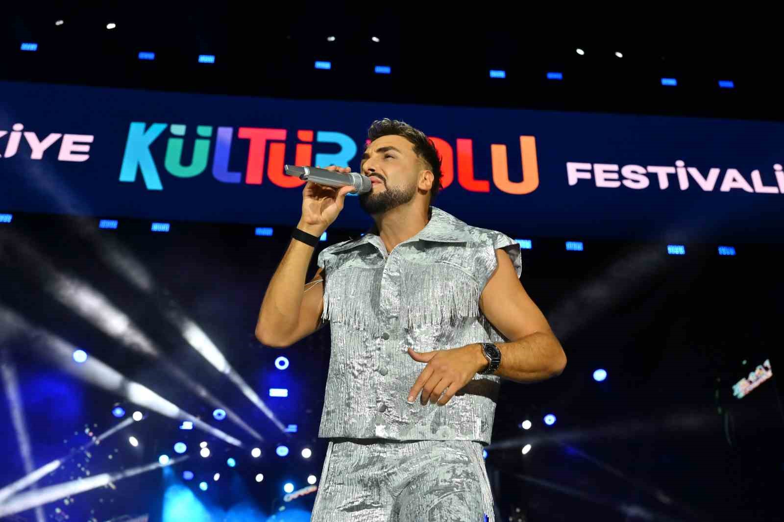 Sefo, festivalde müzikseverlere unutulmaz anlar yaşattı