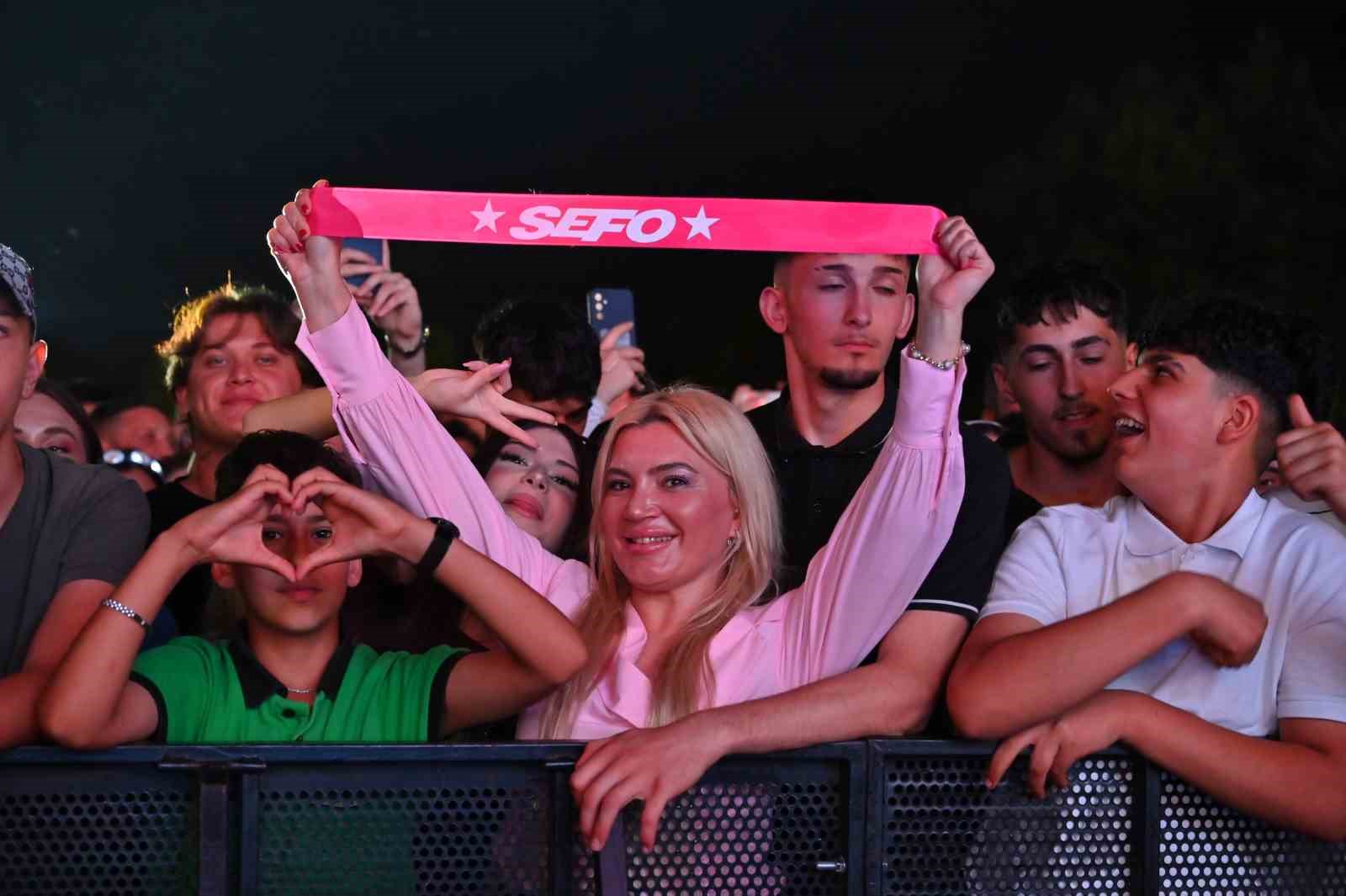 Sefo, festivalde müzikseverlere unutulmaz anlar yaşattı
