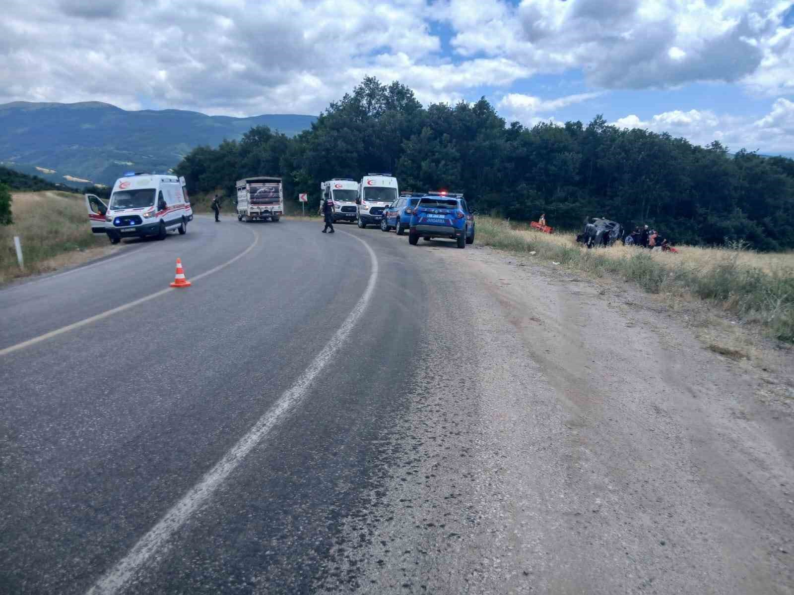 Tokat’ta kontrolden çıkan hafif ticari araç takla attı: 5 yaralı