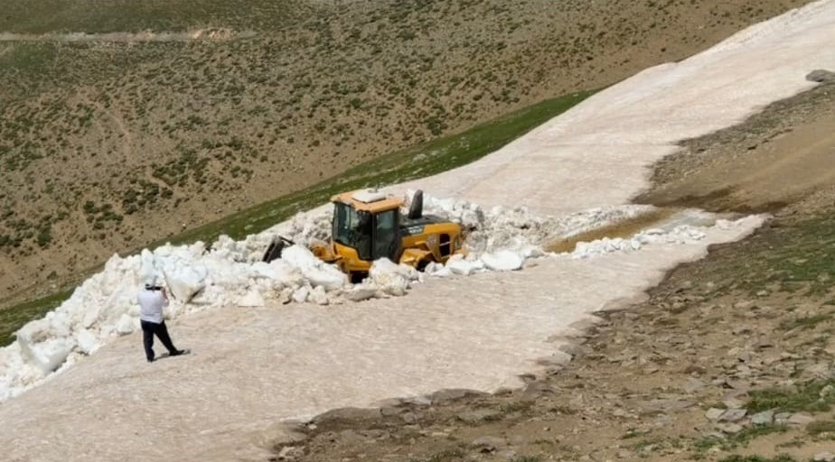 Temmuz ayında karla mücadele devam ediyor