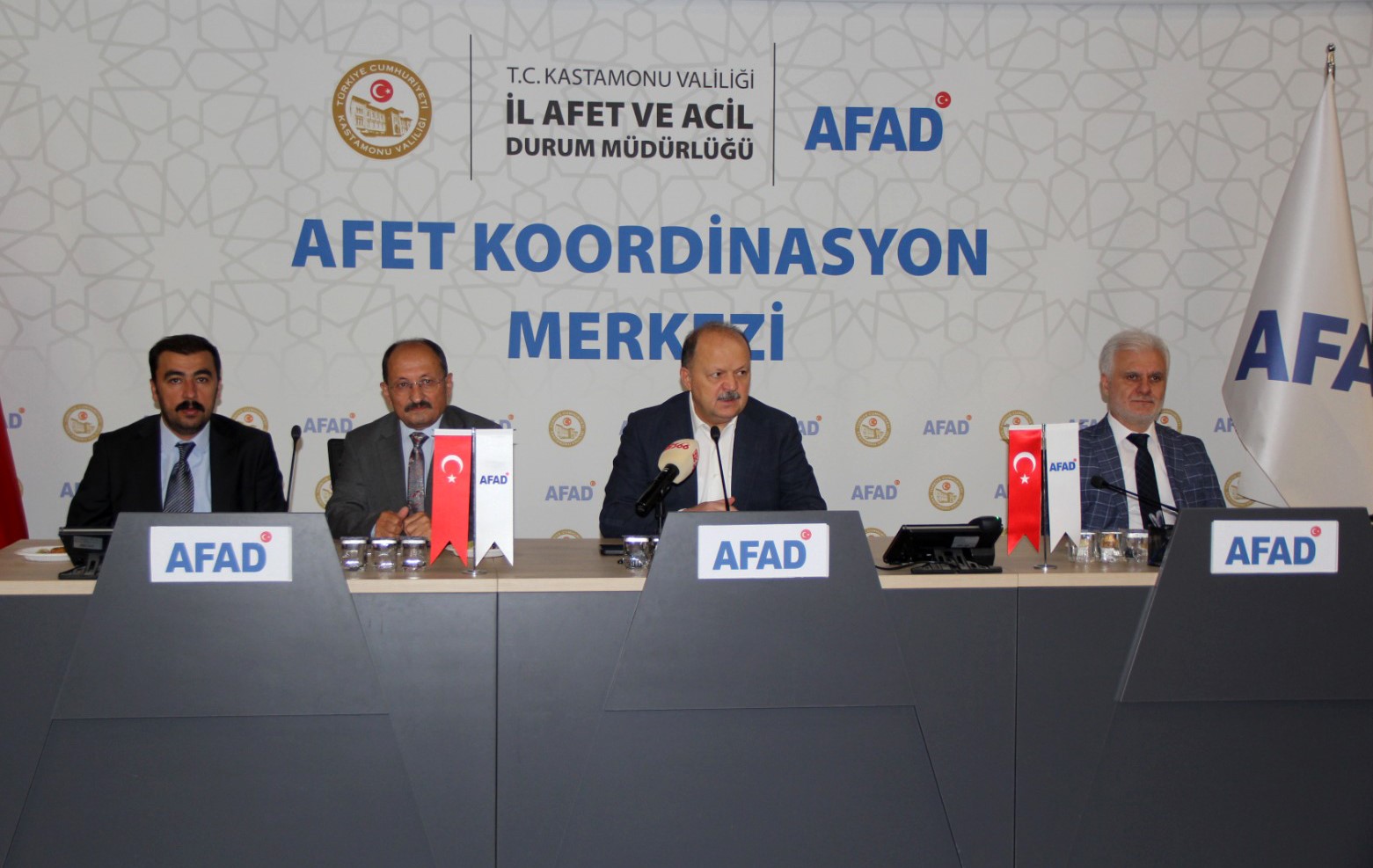 Vali Dallı’dan ormanlık alanlara sigara izmariti, cam şişe gibi malzemeleri atanlara tepki