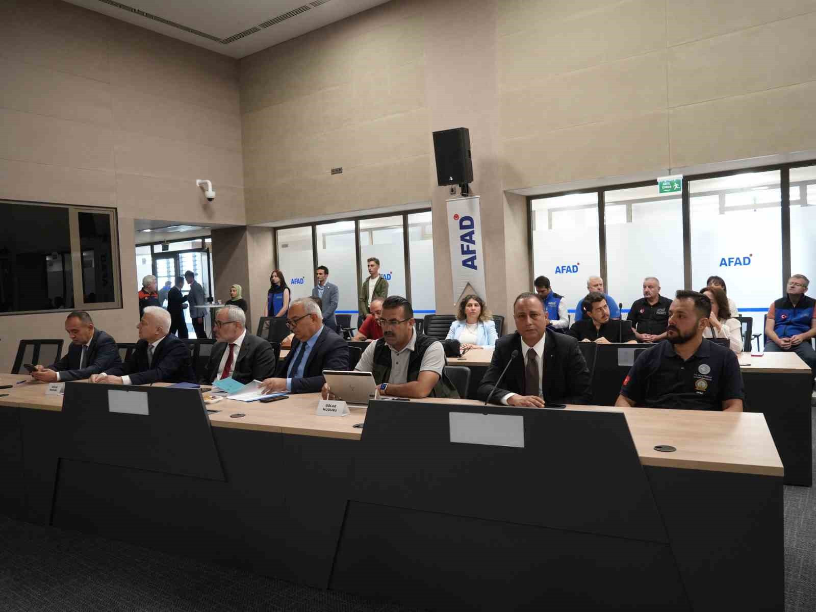 Vali Dallı’dan ormanlık alanlara sigara izmariti, cam şişe gibi malzemeleri atanlara tepki