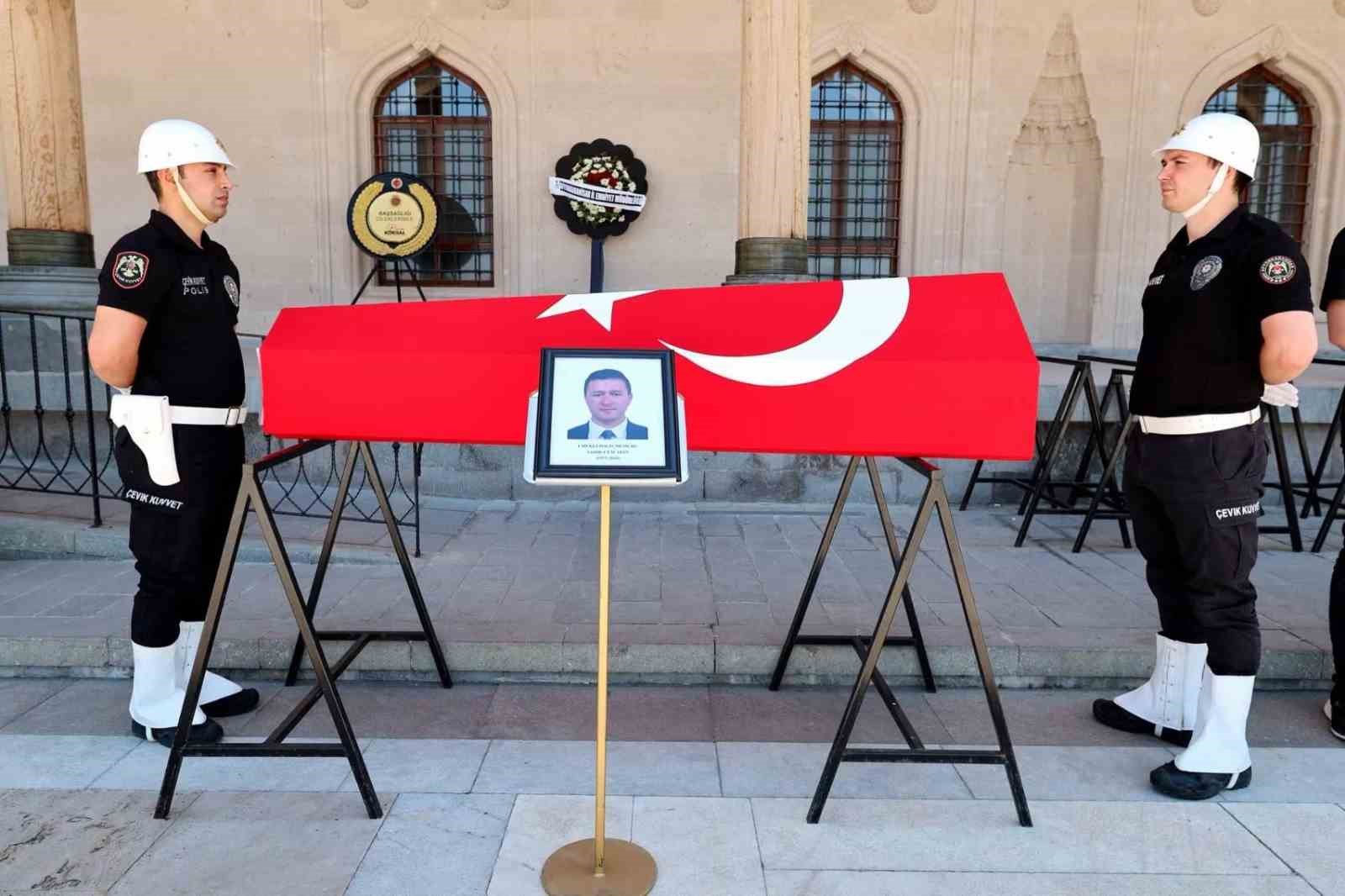 Kansere yenik düşen polis memuru sonsuzluğa uğurlandı