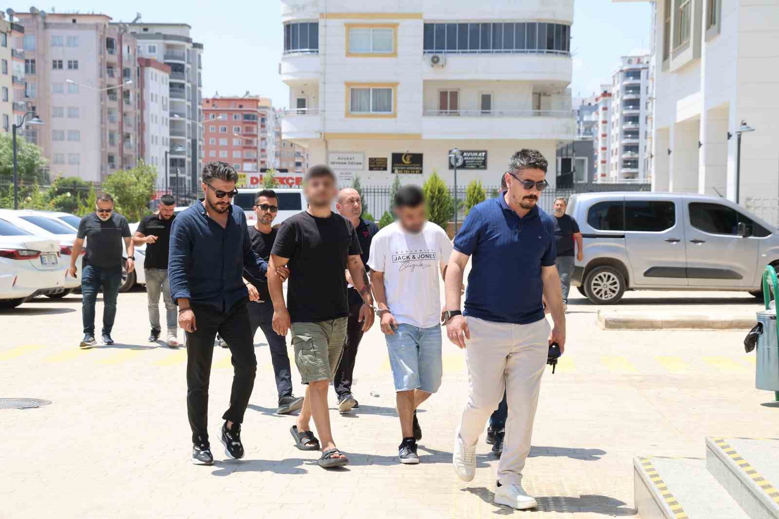 Adliye önündeki silahlı kavganın 4 şüphelisi serbest bırakıldı