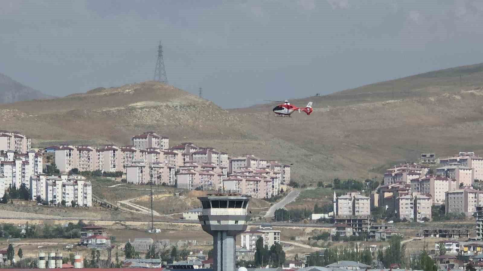 Ambulans helikopter kalp hastası için havalandı