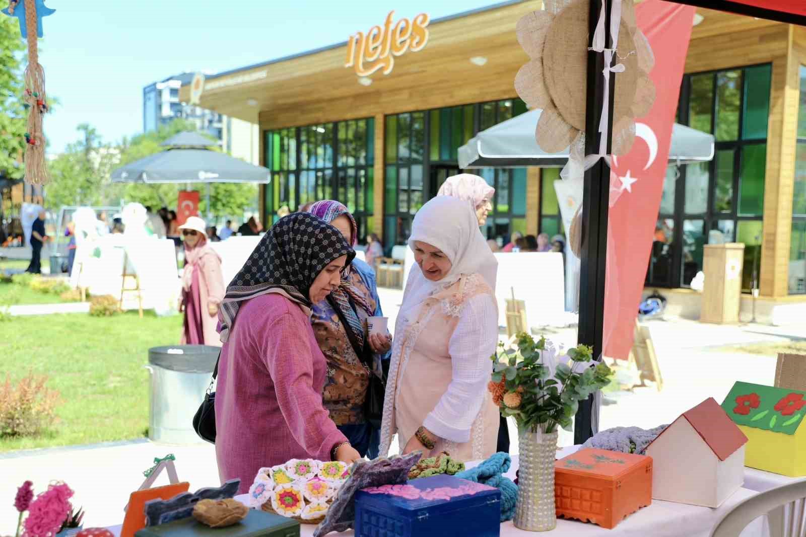 Yaşlıların el emeği eserleri görücüye çıktı