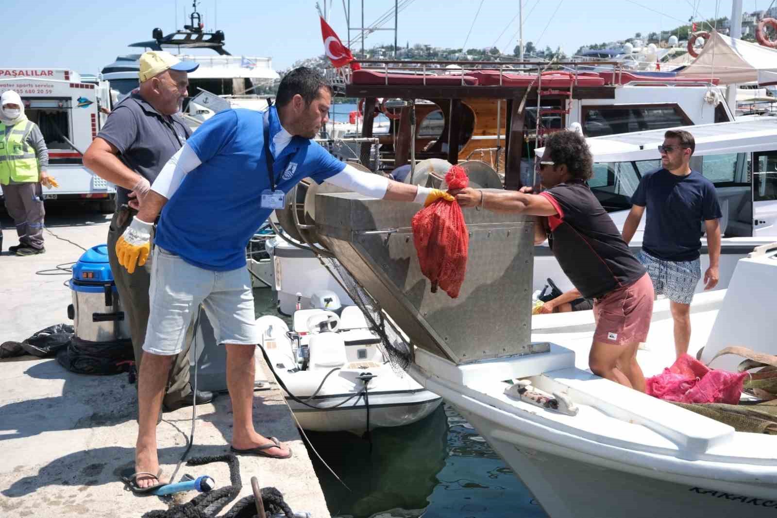 Deniz dibi temizliğinin 9. etabı tamamlandı