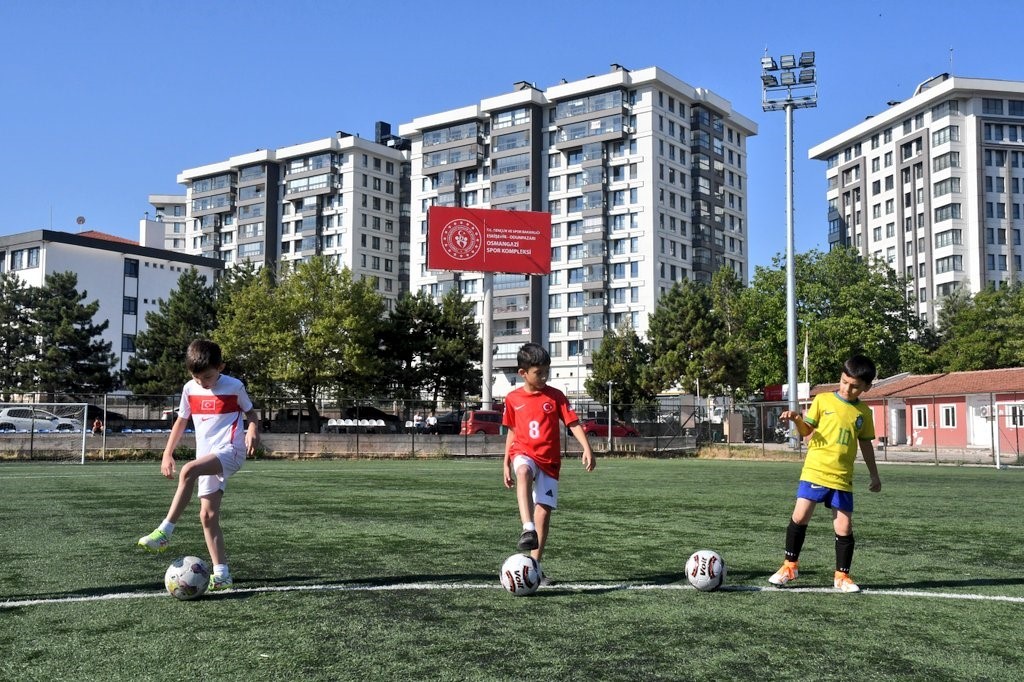 Eskişehir’de GSB Spor Okulları’nda futbol heyecanı hız kesmiyor