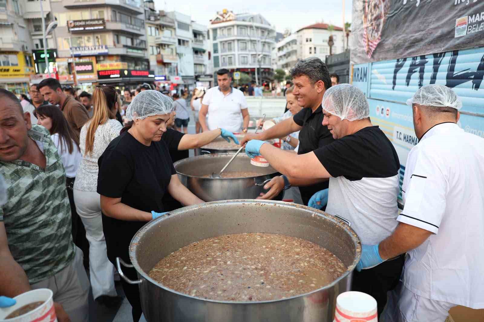 Marmaris Belediyesi’nden 2 bin kişilik aşure hayrı
