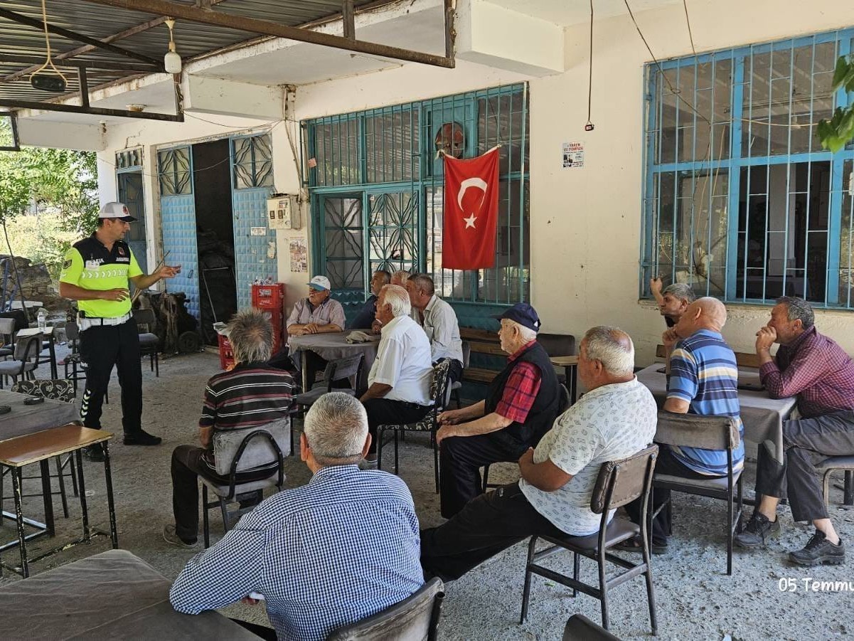 Uşak’ta çiftçilere traktör kazalarına karşı bilgilendirme semineri