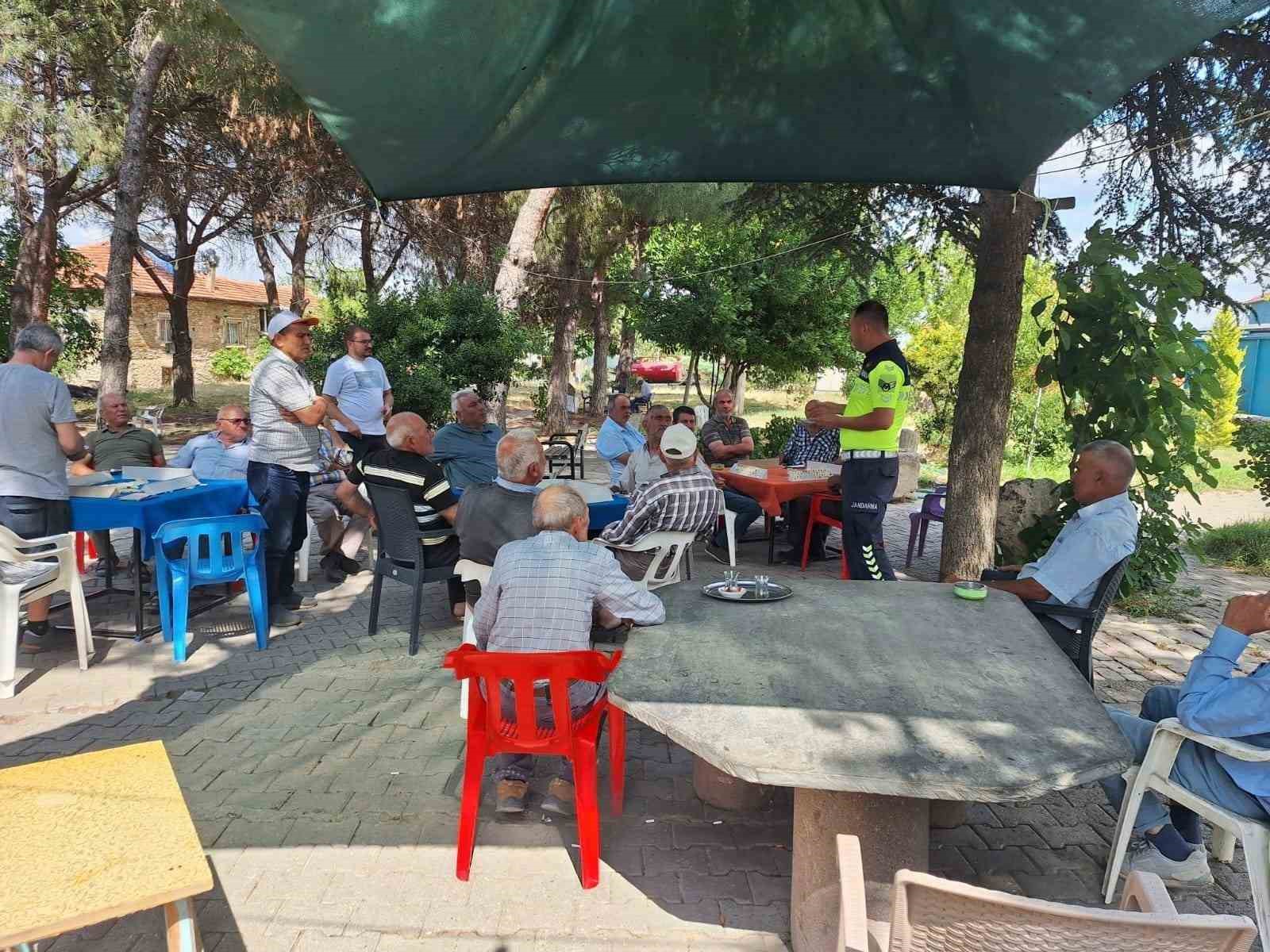 Uşak’ta çiftçilere traktör kazalarına karşı bilgilendirme semineri