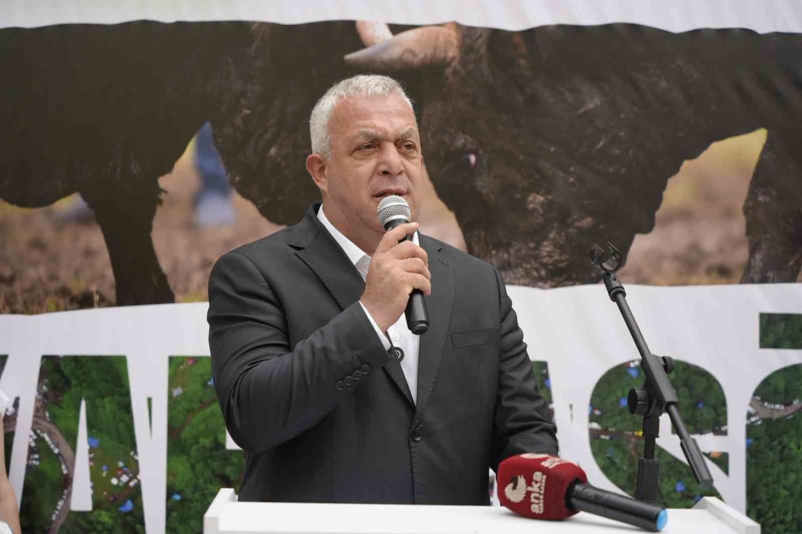 "Kafkasör Festivali" boğalı kortej yürüyüşüyle başladı